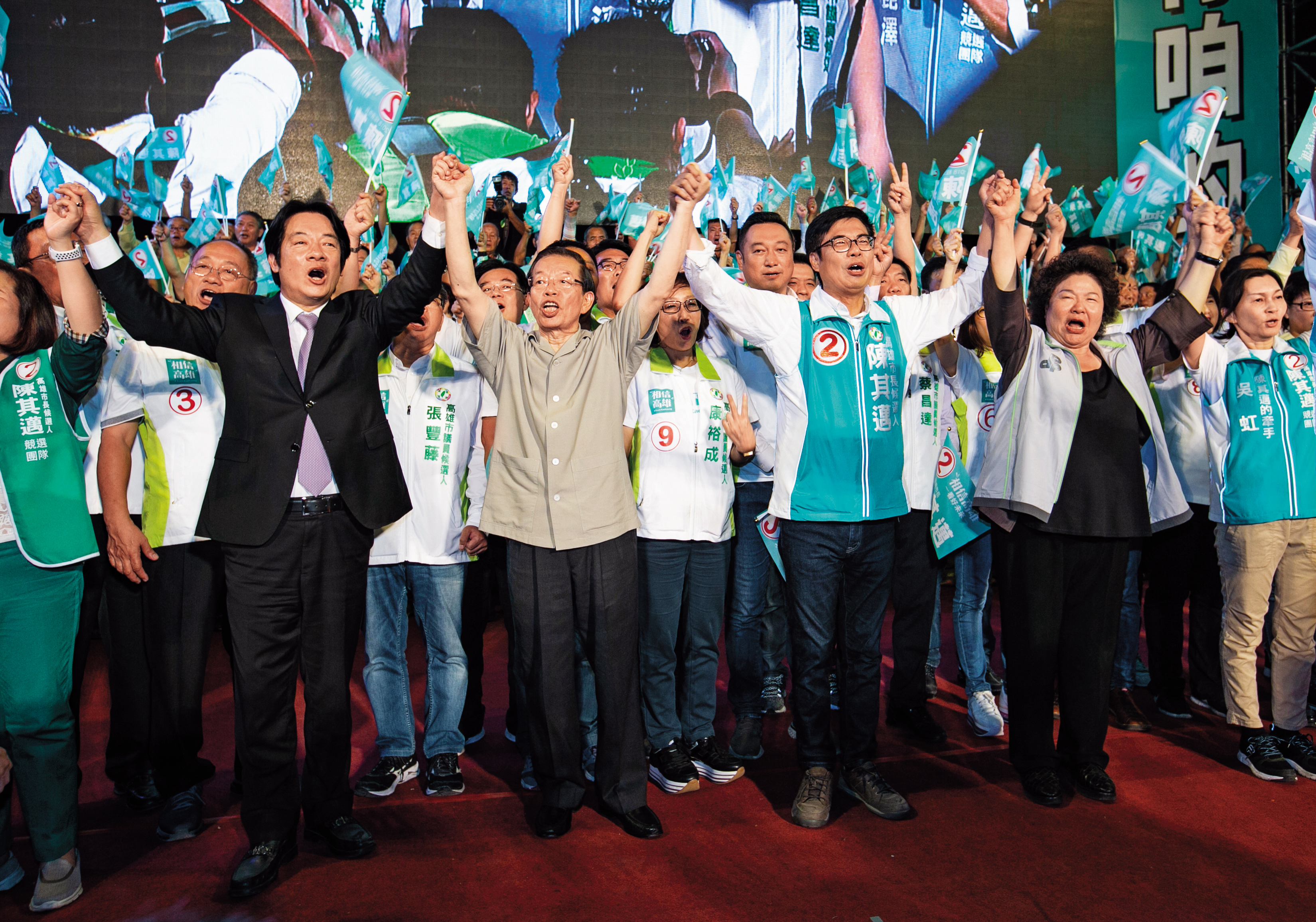綠營有「高雄不能輸」的壓力，包括賴清德、前後任高雄市長謝長廷及陳菊都南下替陳其邁造勢。