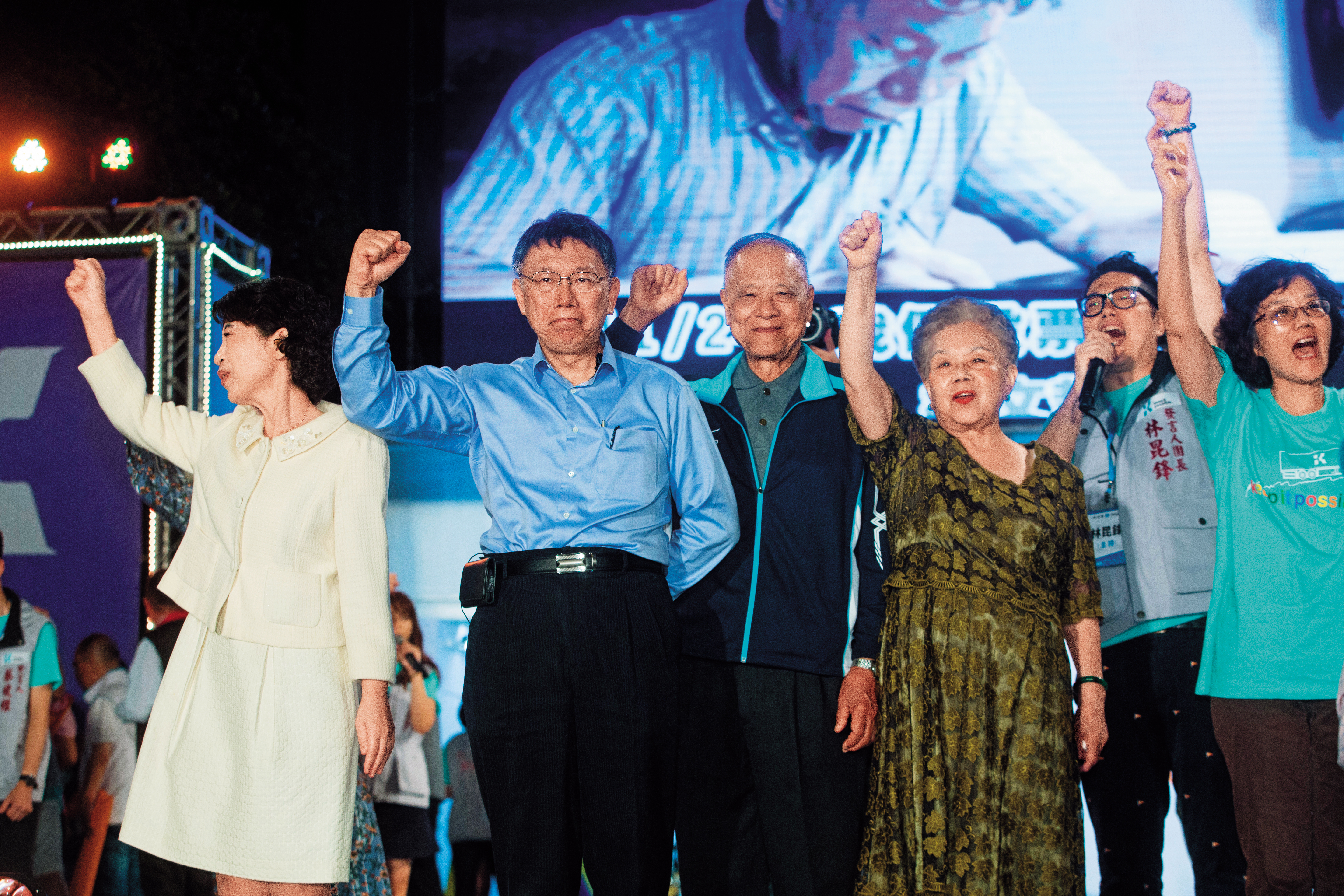 金馬獎統獨論戰激化藍綠，原本領先的柯文哲危機擴大。