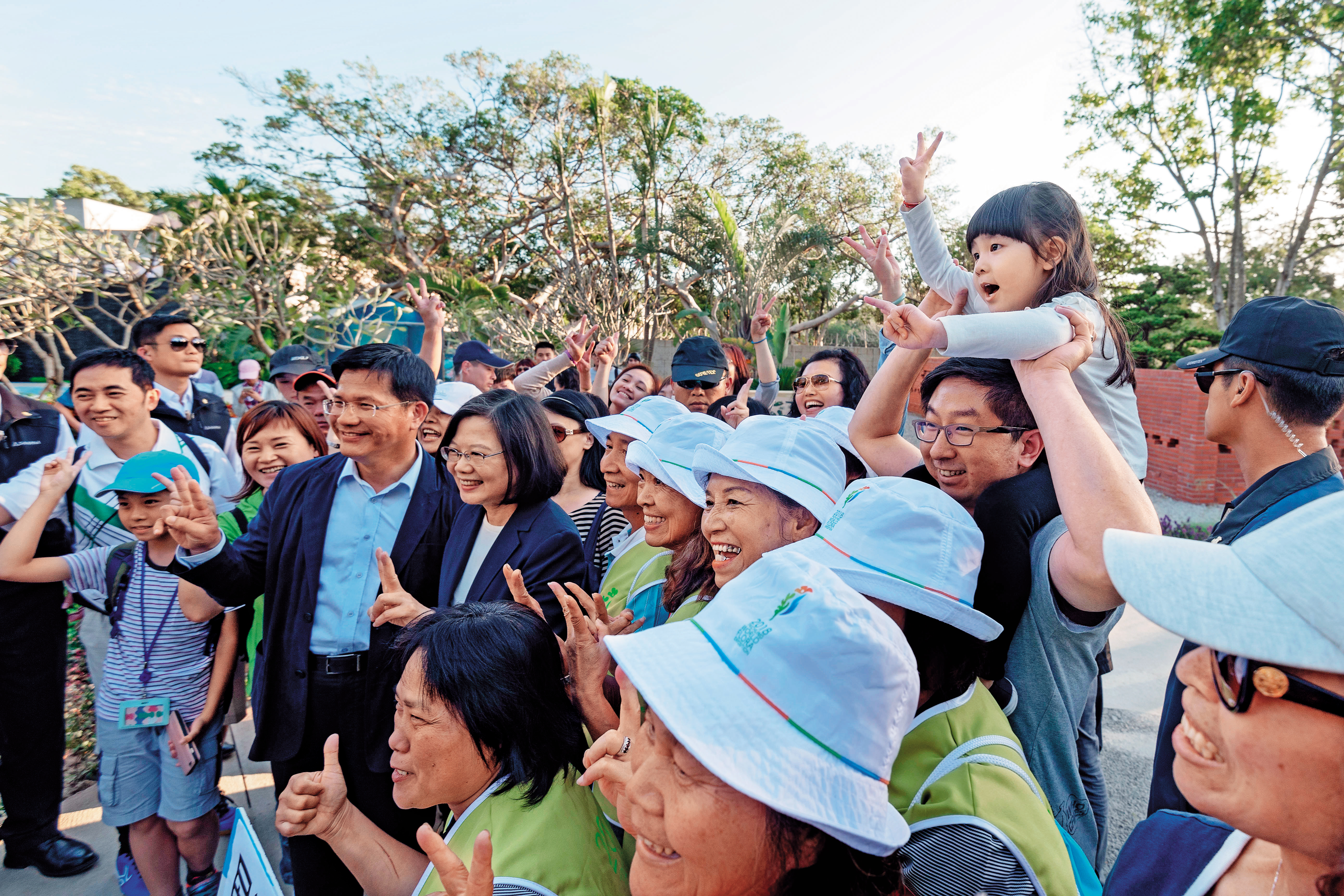 蔡英文選前趴趴走，日前還到台中花博參觀，拉抬林佳龍選情。（總統府提供）