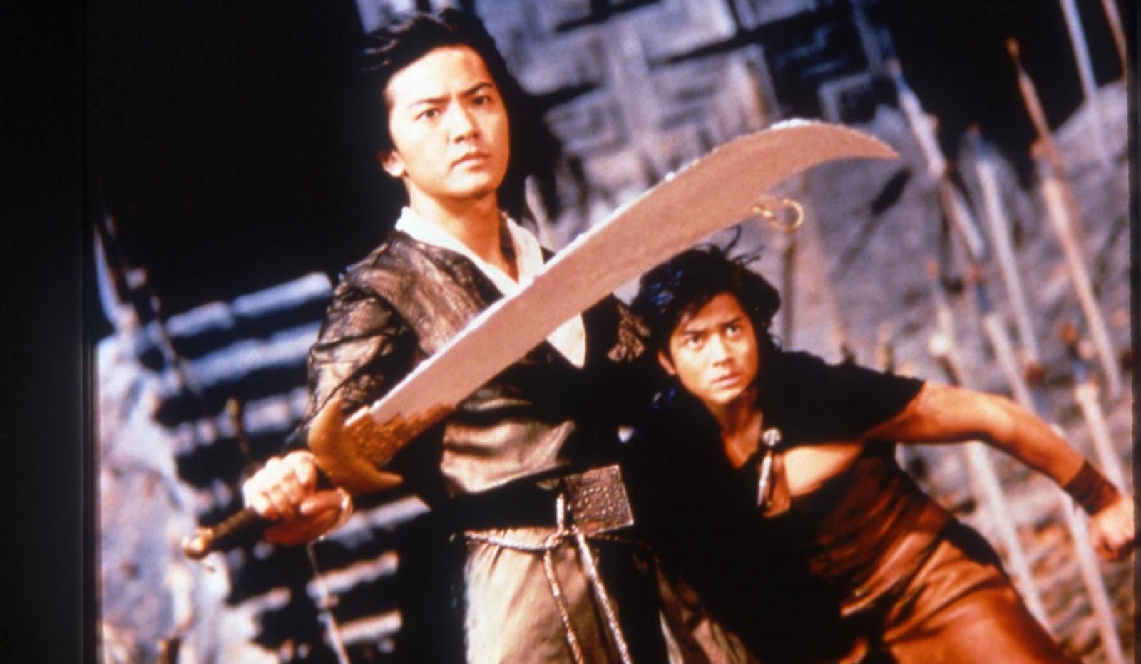 鄭伊健(左)與郭富城主演的《風雲之雄霸天下》是1998年香港電影賣座冠軍。(翻攝自http://hk.nowbaogumovies.com)