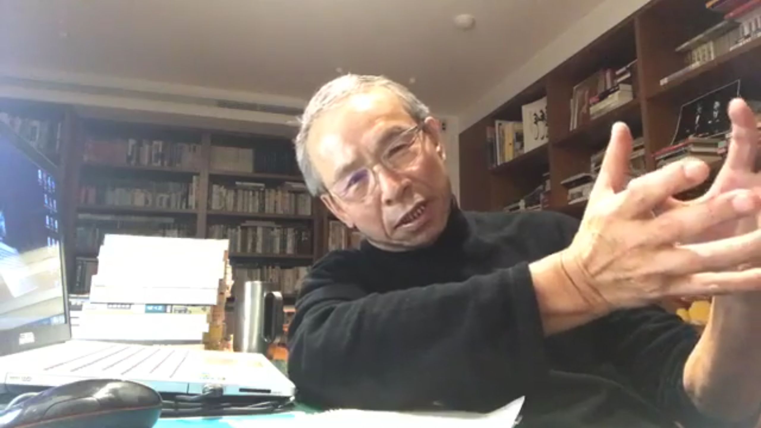 知名導演吳念真在臉書開直播，呼籲大家理性，不要因選擇不一樣就把對方當敵人。（翻攝自吳念真臉書）