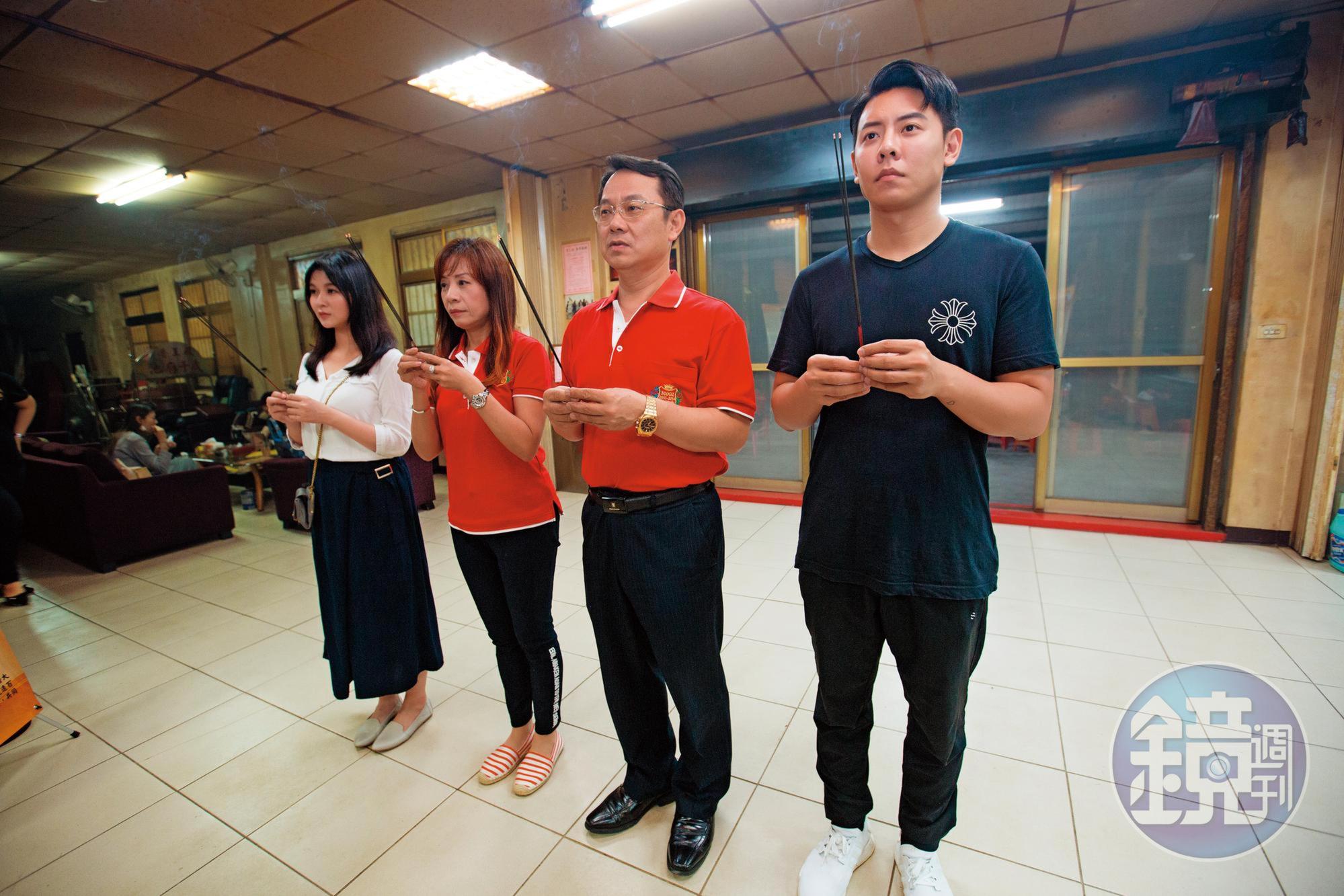 曾在事業低潮時向樹林普王殿許願,王文全事業有成後,買下寺廟及附近2千多坪土地,重新蓋廟還願,也常帶家人來拜拜。