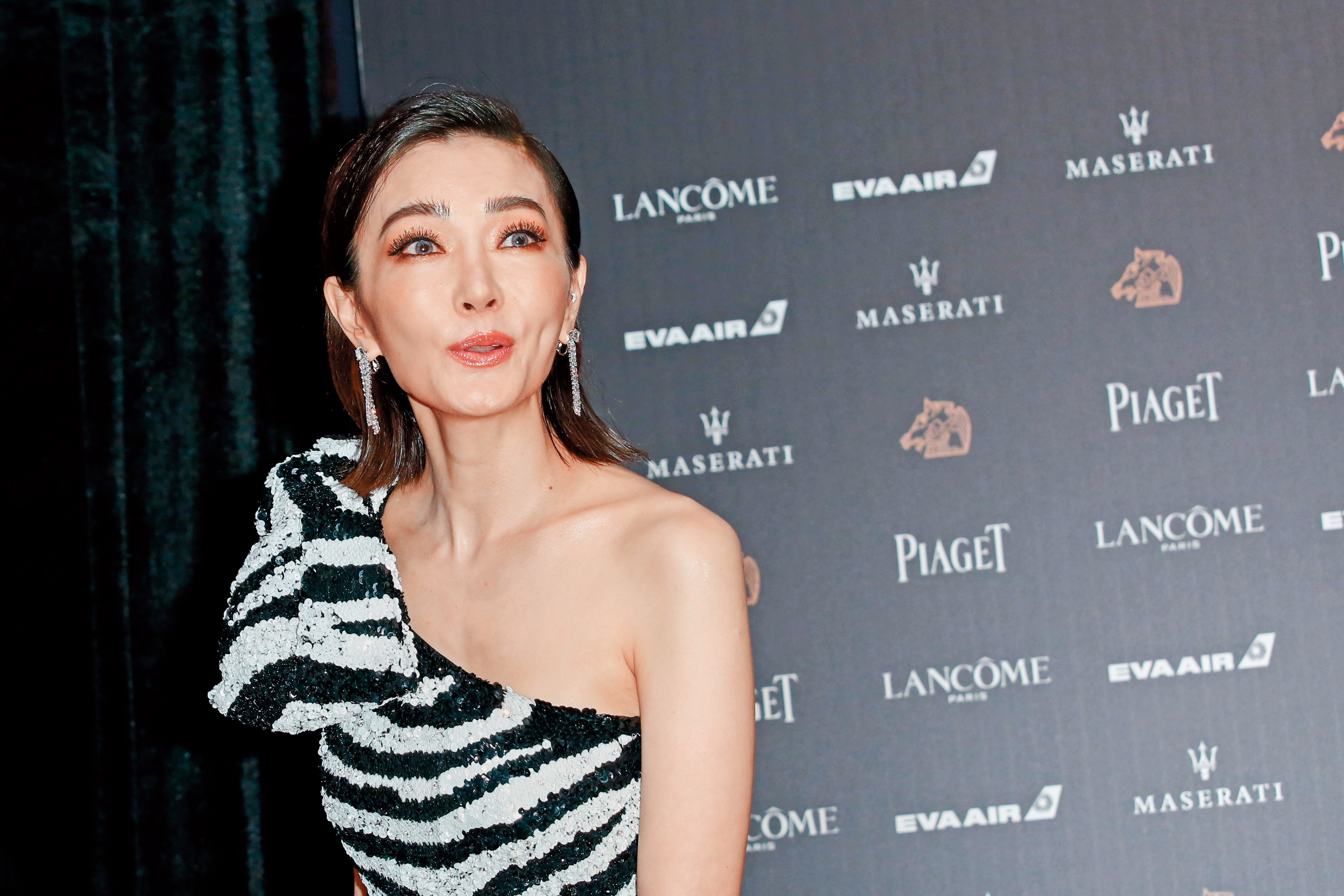 雖然謝金燕跟電影咖連不太上關係，但她在金馬獎上搶足焦點，並且如願跟偶像劉德華搭上話題。