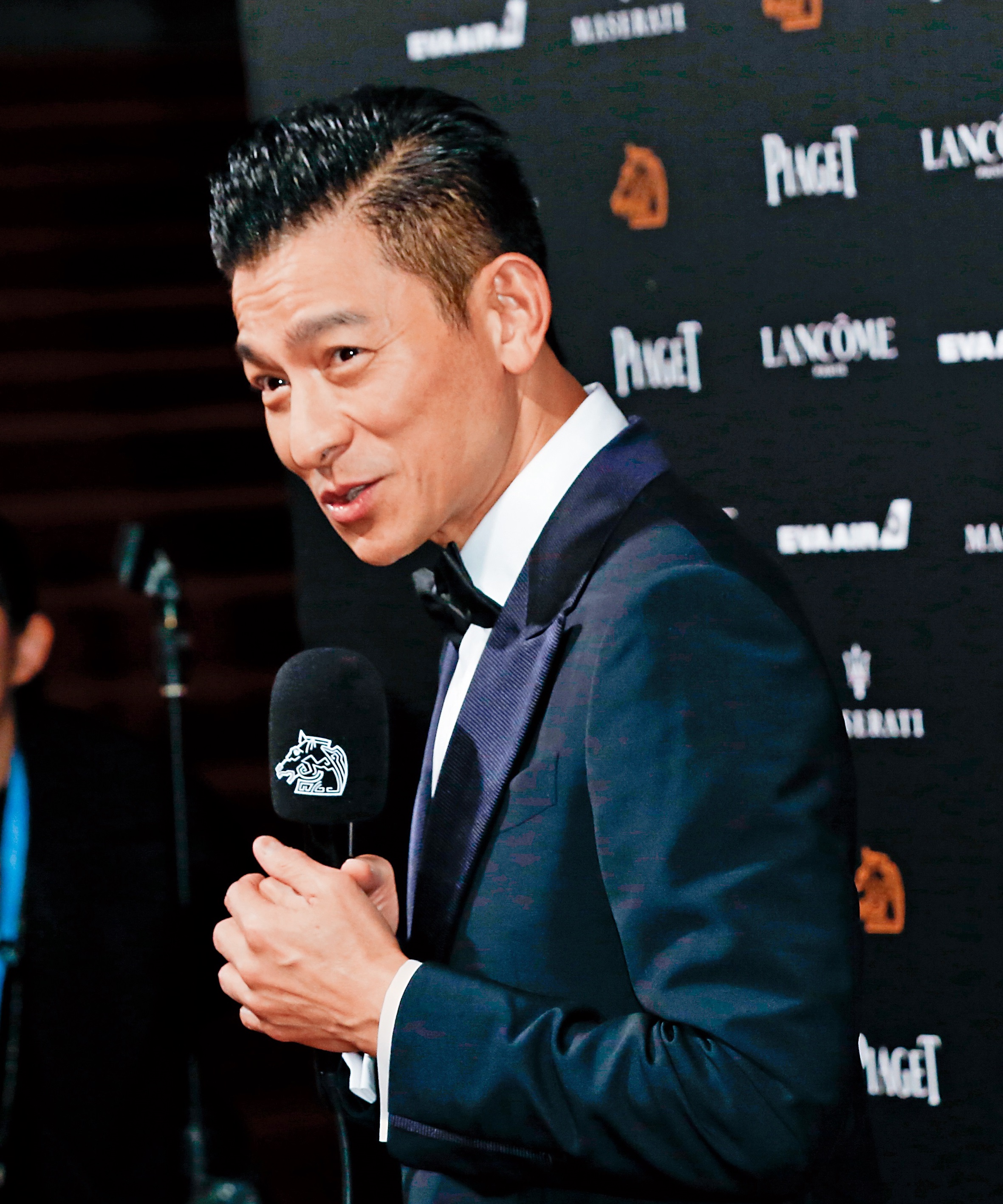 劉德華為金馬獎增色不少,尤其在謝金燕發言冷場、尷尬時扮演暖男,替她鼓掌弄熱場子。