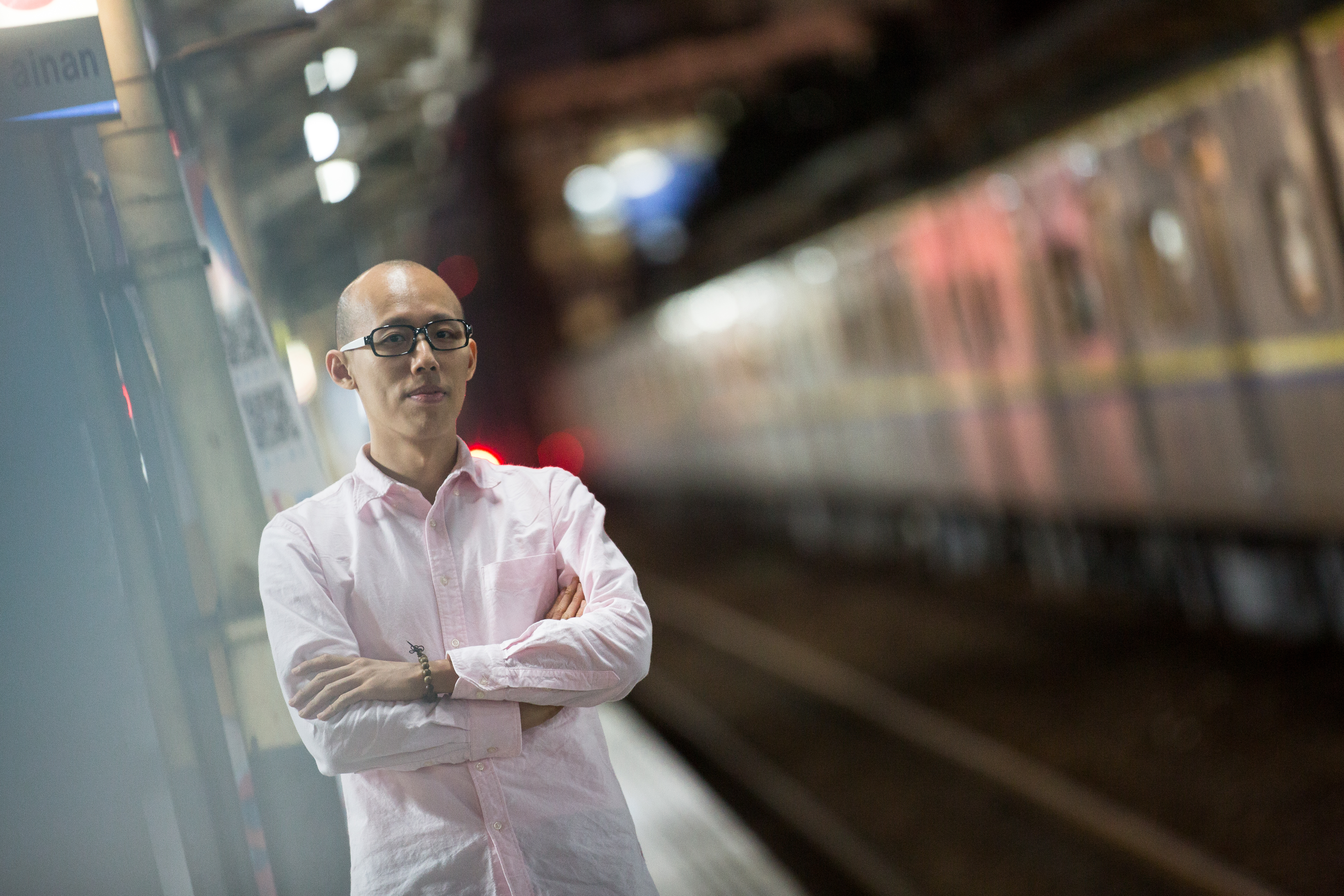 30歲出頭的江禮安，靠著自創的「月台操作術」年賺3成。