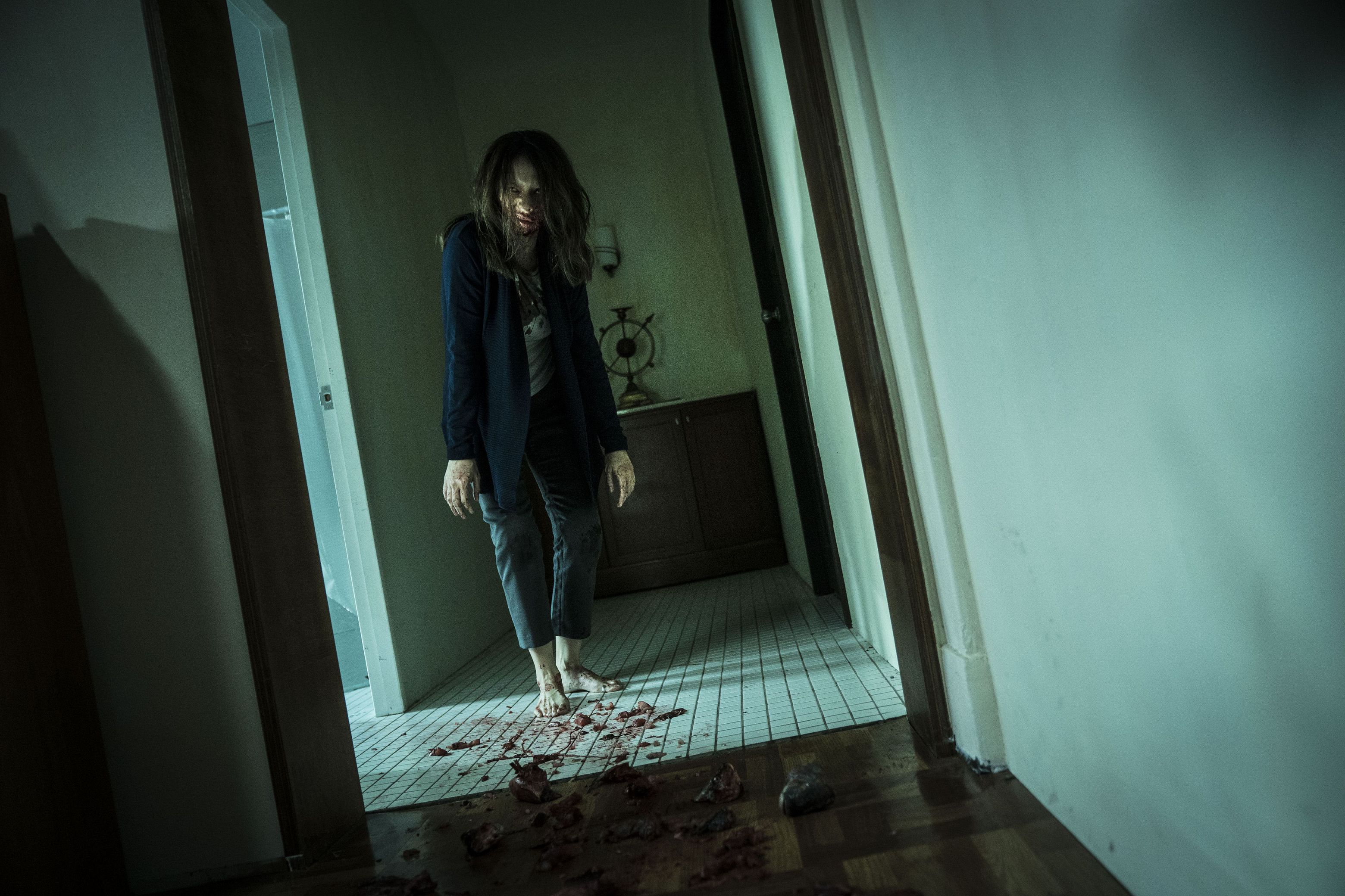 徐若瑄演出被魔神仔附身的媽媽，因為有曾被鬼上身的經驗，她演起半魔半人的狀態也特別傳神。（威視提供）