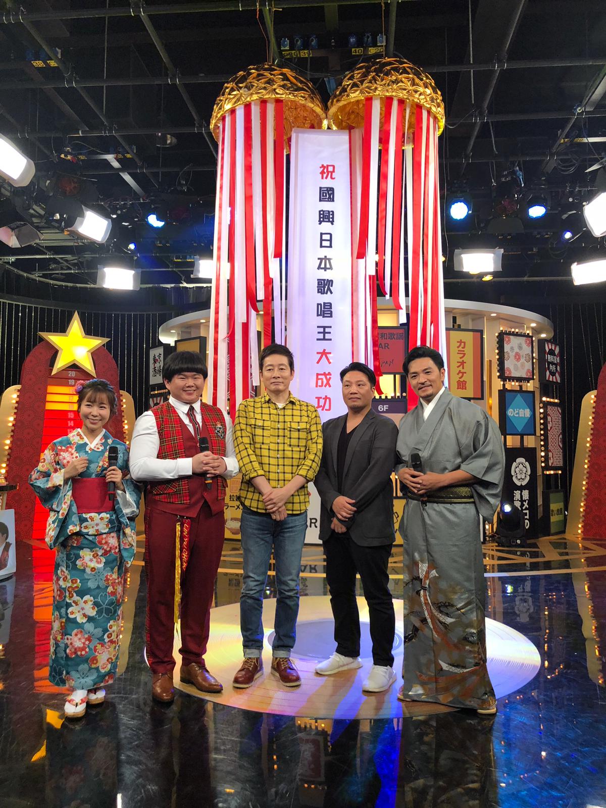 小百合(左起)、小胖林育羣、瀨上剛、矢田部行庸與夢多出席《國興日本歌唱王》記者會。(國興衛視提供)