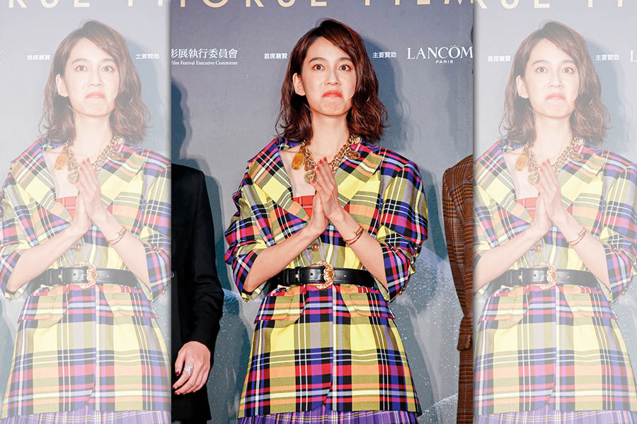 陳庭妮一不注意就擺出很走鐘的「厚斗」，感覺很容易大意失全臉，已是本欄目的常客了。