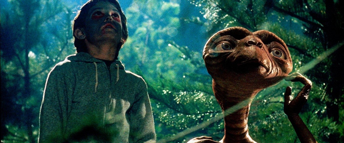 湯瑪士斯圖伯表示，史蒂芬史匹柏執導的《E.T.外星人》他看了15次，堪稱是他的電影啟蒙。（翻攝自hypesphere.com）