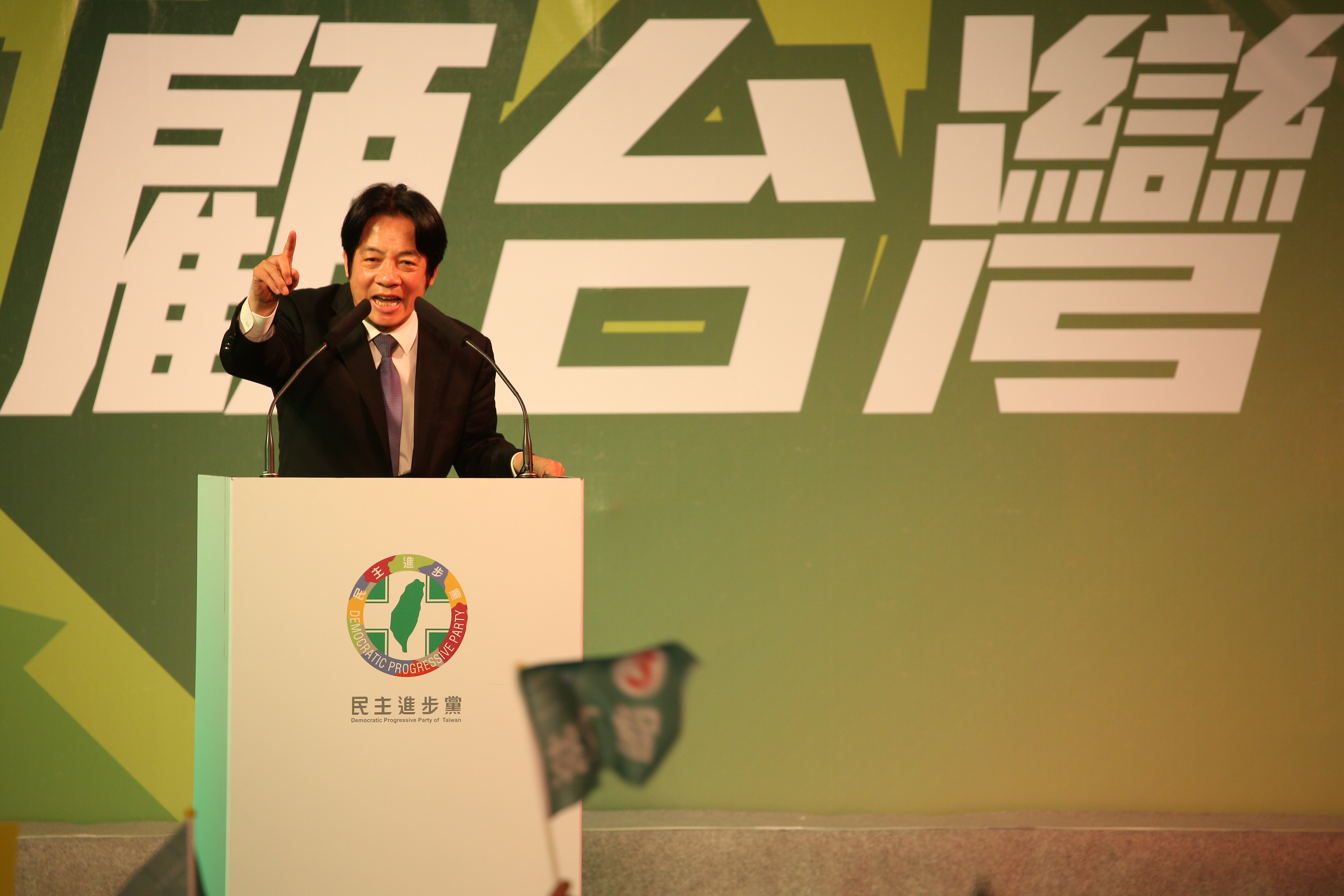 行政院長賴清德今（21日）為姚文智站台。