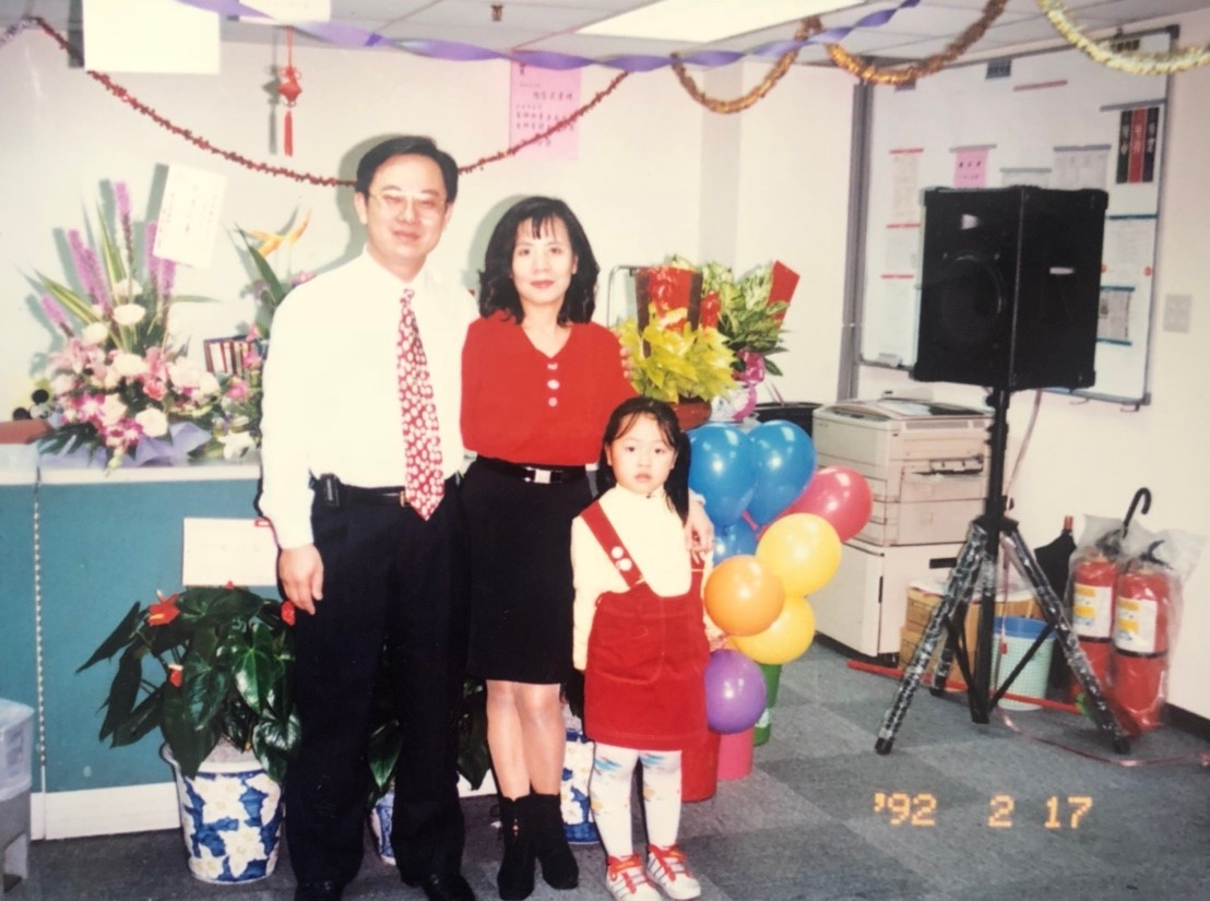 大誠保經事業上軌道後,魏淑蓮也全職協助王文全做保經工作。(魏淑蓮提供)