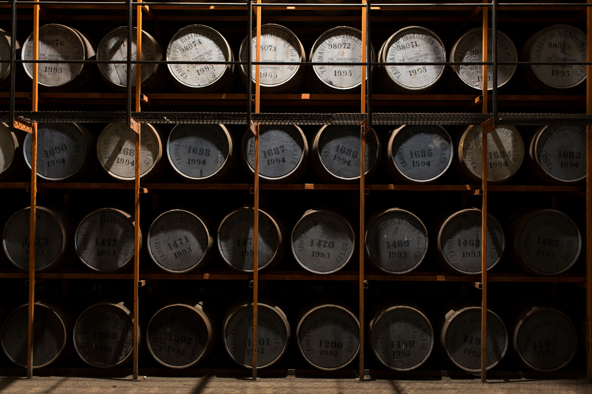 「Tamnavulin塔木嶺」被歲月封存之時，也醞釀窖藏威士忌的美好。（尚格酒業提供）