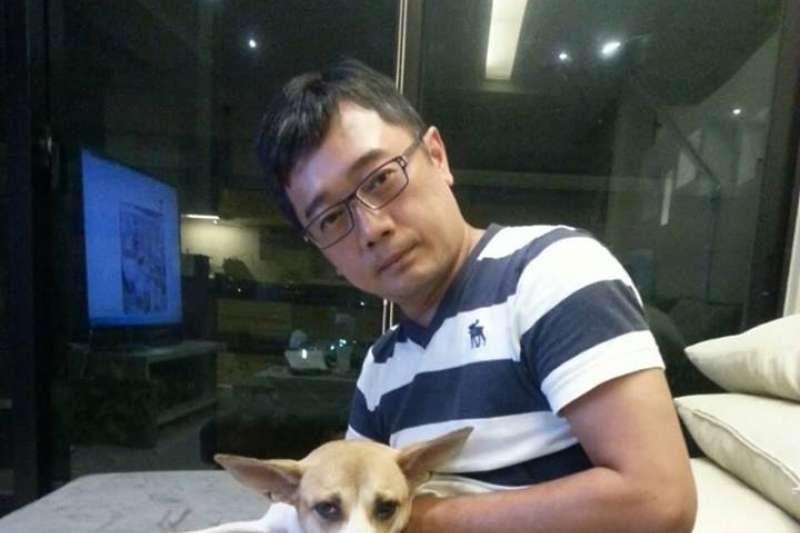 前高雄市政府專門委員趙嘉寶,涉收賄被判刑11年定讞,自2015年6月遭通緝至今,仍四處趴趴走。(翻攝自Chia-Pao Chao臉書)