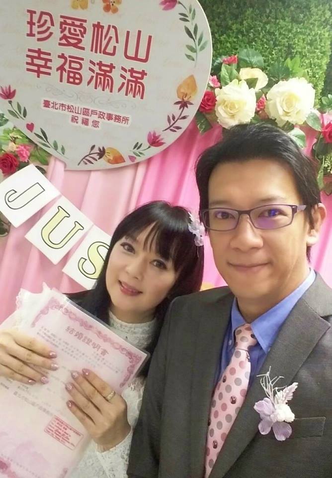 徐展元在臉書宣布結婚喜訊，對象正式認識28年的大學同學谷懷萱。（翻攝自徐展元臉書）