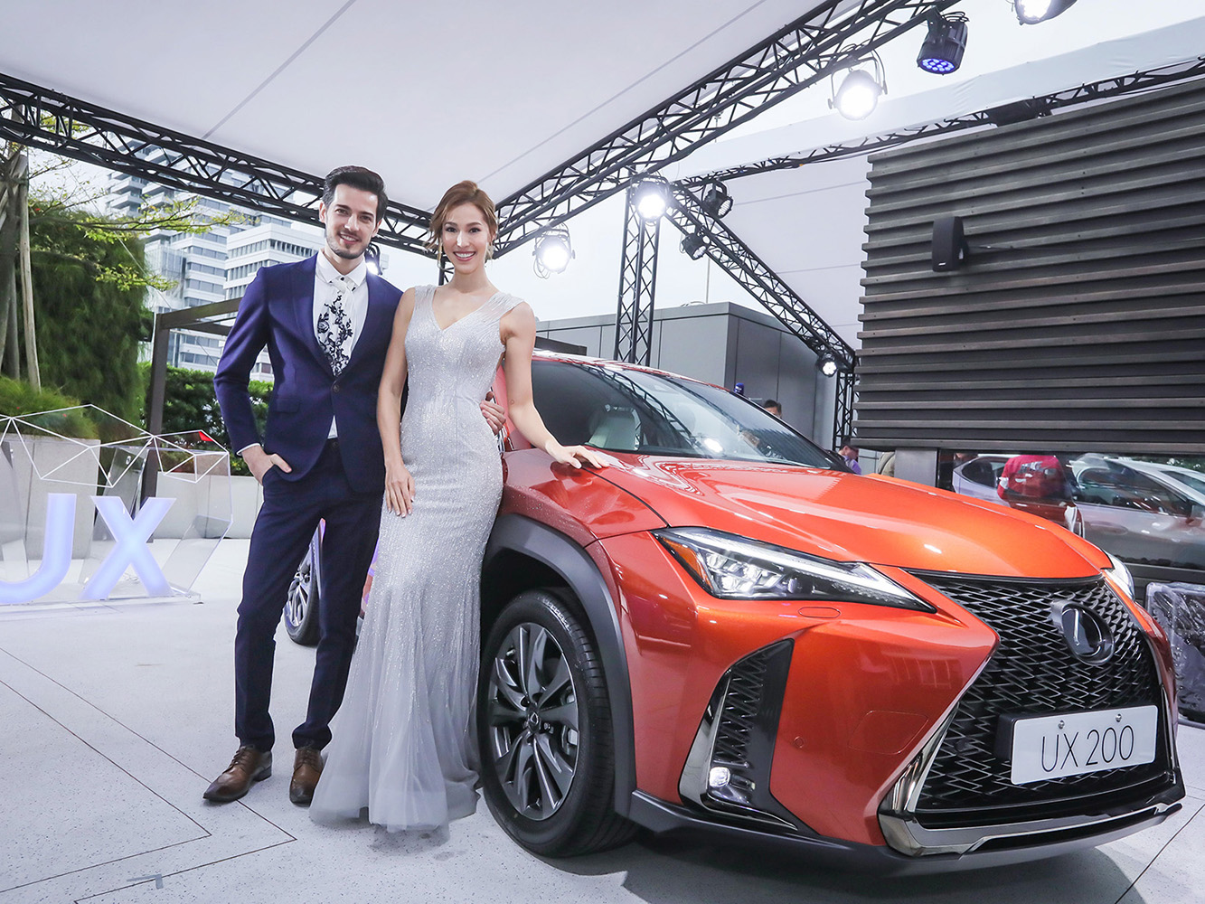 【全球首賣】跨界震撼彈　LEXUS UX200不用140萬