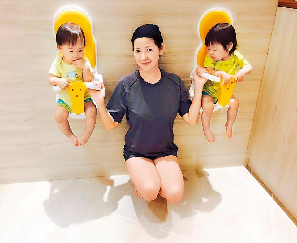 陳明真講究長期穩健投資,使她有更多時間陪伴寶貝兒子。(翻攝陳明真臉書)