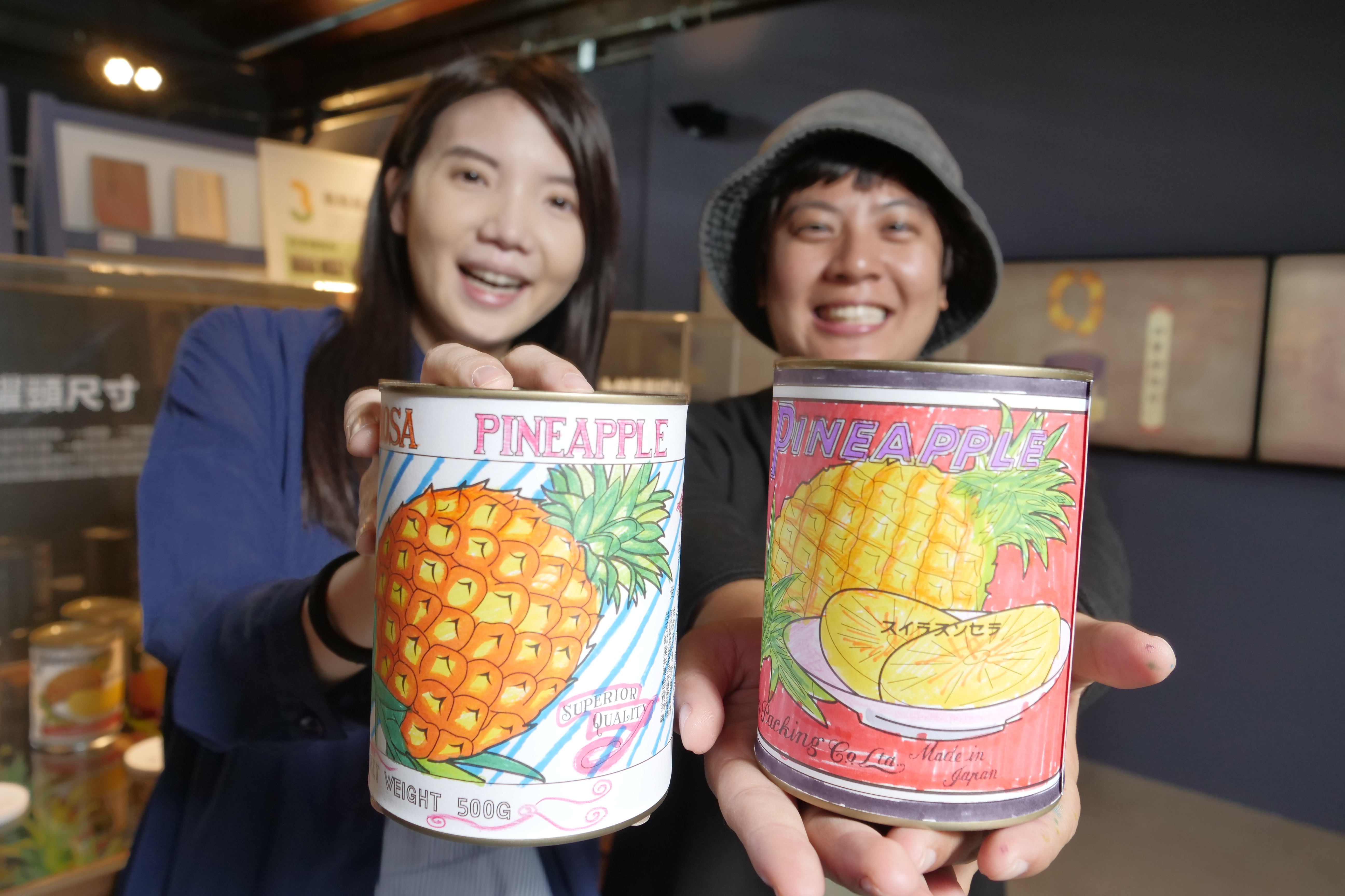 遊客可以親眼看見過去鳳梨罐頭的封罐過程。