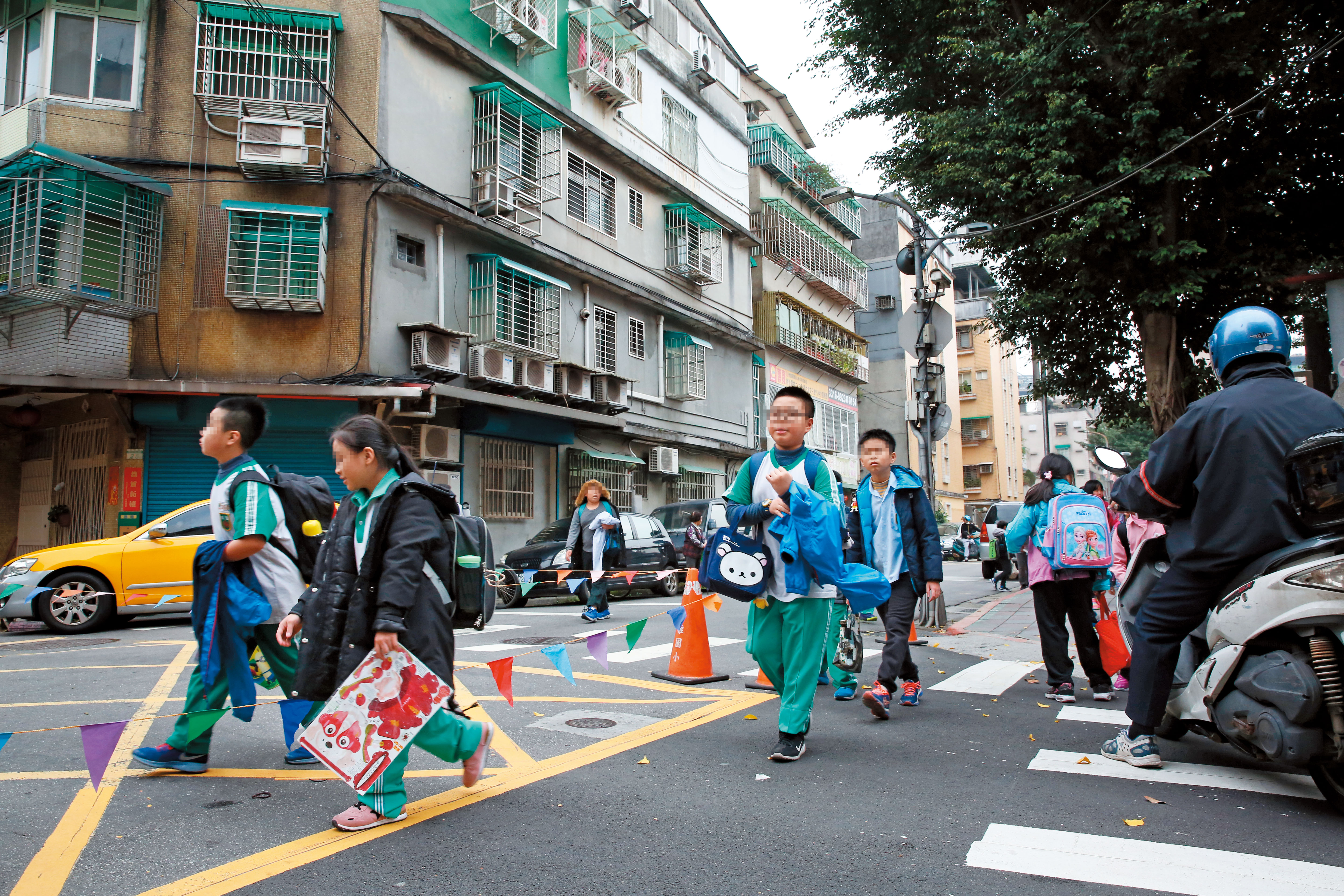 除了細看屋況以外，周邊的生活機能也別忽視，例如學校、市場等，先為第一印象打分數。