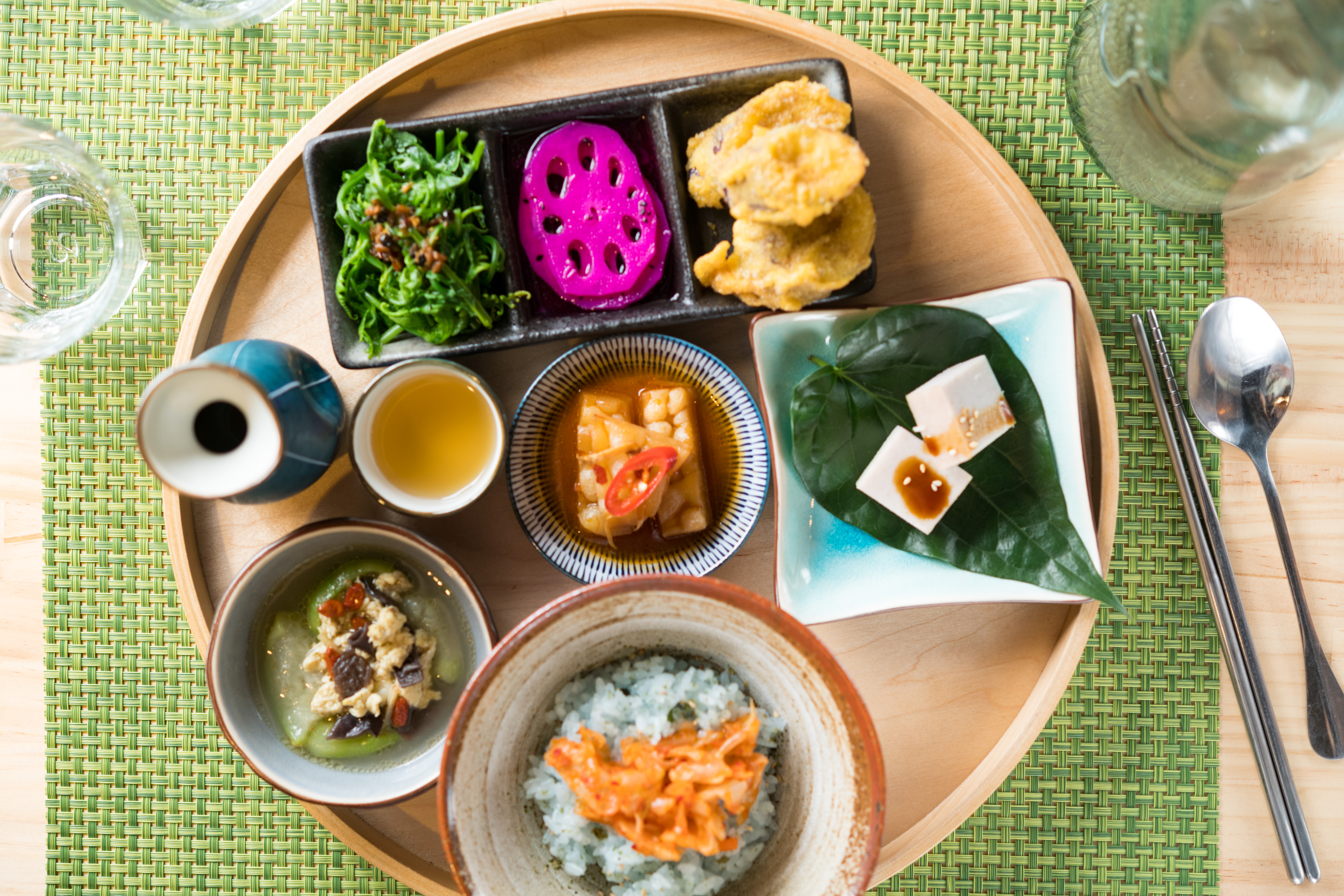 完全不使用加工素料，以全食物為主食，是「舒食男孩」的主要訴求。