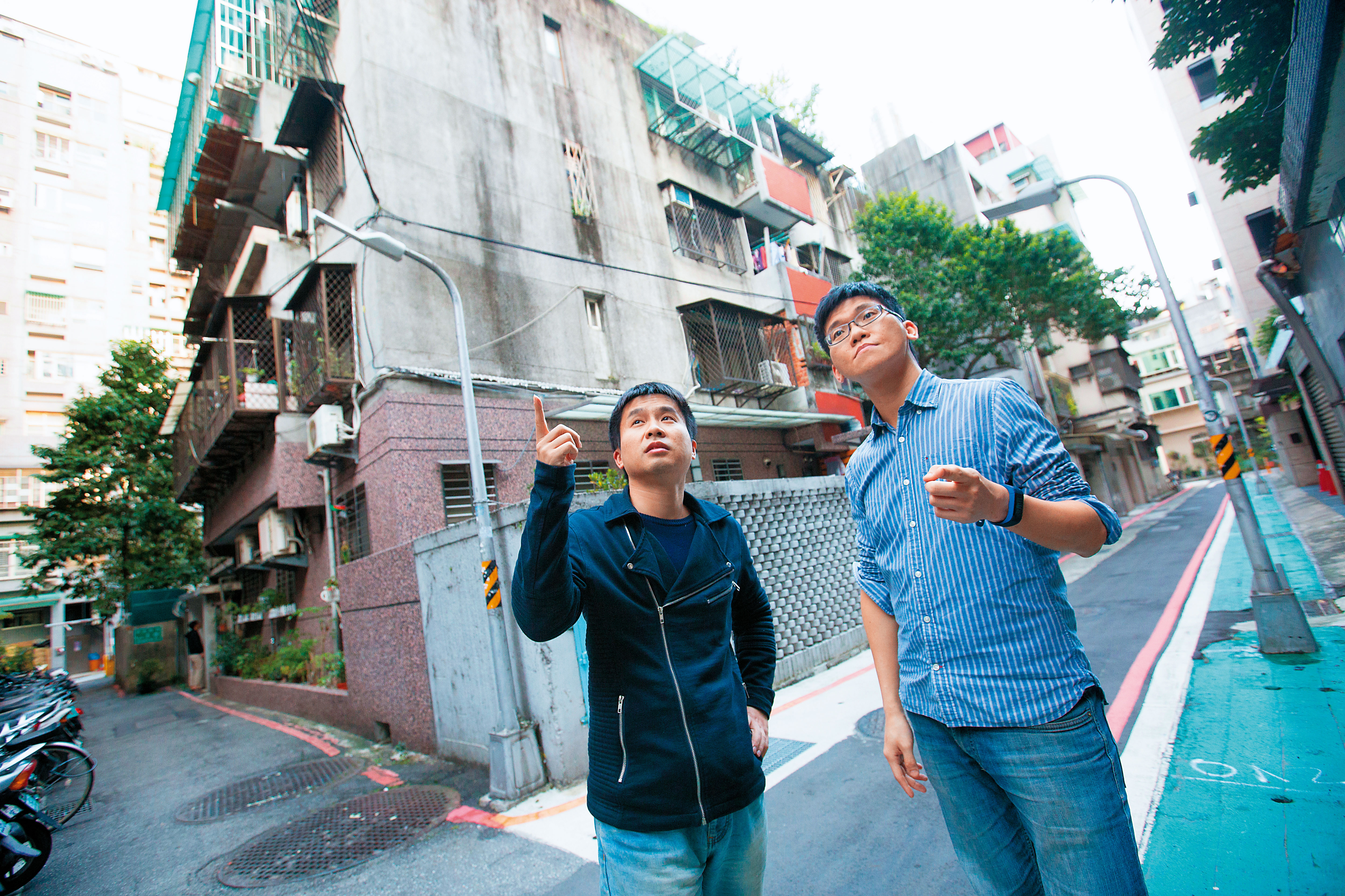 地產數據達人李奕農（左）指出，現在是中古屋和新成屋、預售屋價格最接近的時候。