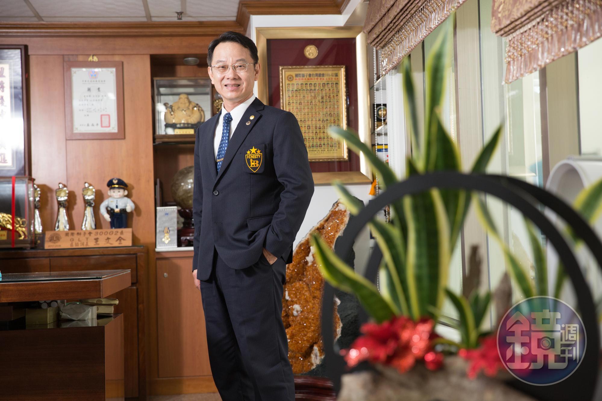 王文全白手起家創立大誠保經，每當遇到困難，他總以運動員永不放棄的精神激勵自己。