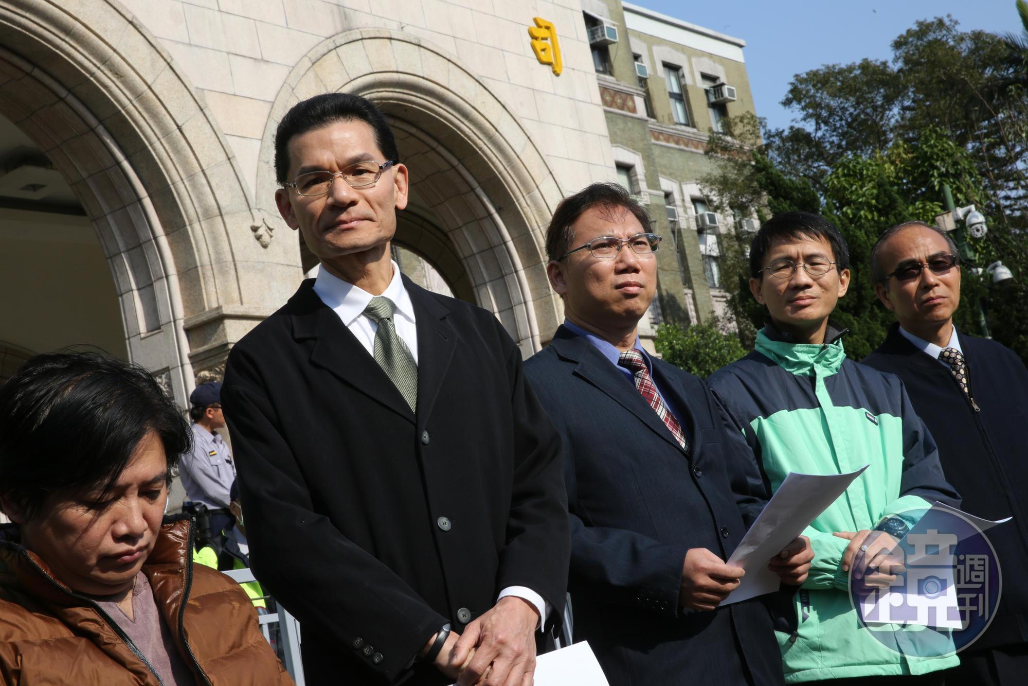 護家盟祕書長張守一（前排左２）之子「邦邦」今投書媒體，希望大家支持婚姻平權，反對愛家公投。