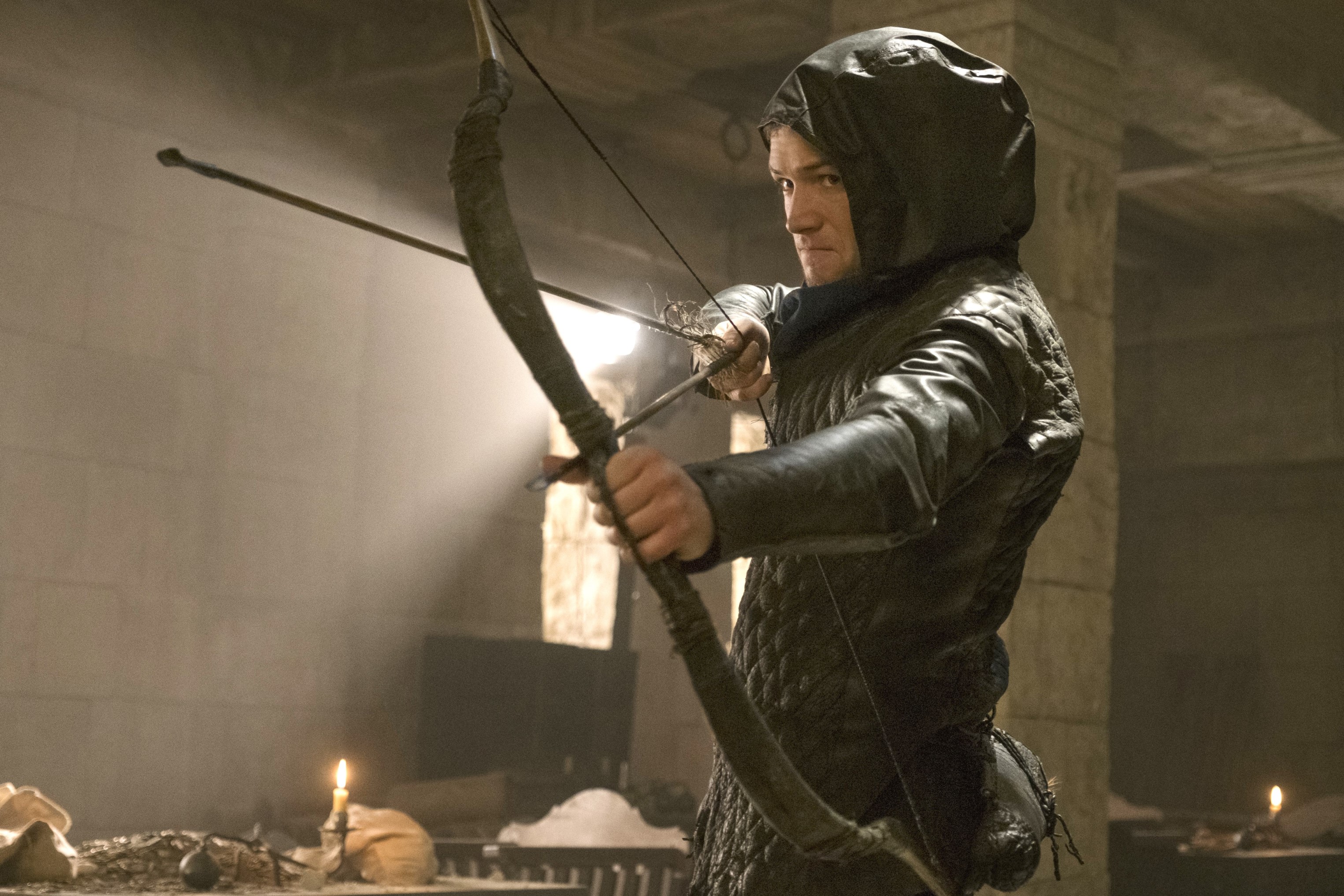 泰隆艾格頓在戲內覺得自己又強又帥、箭術又快又準，沒有甚麼事能難倒自己。（CATCHPLAY提供）