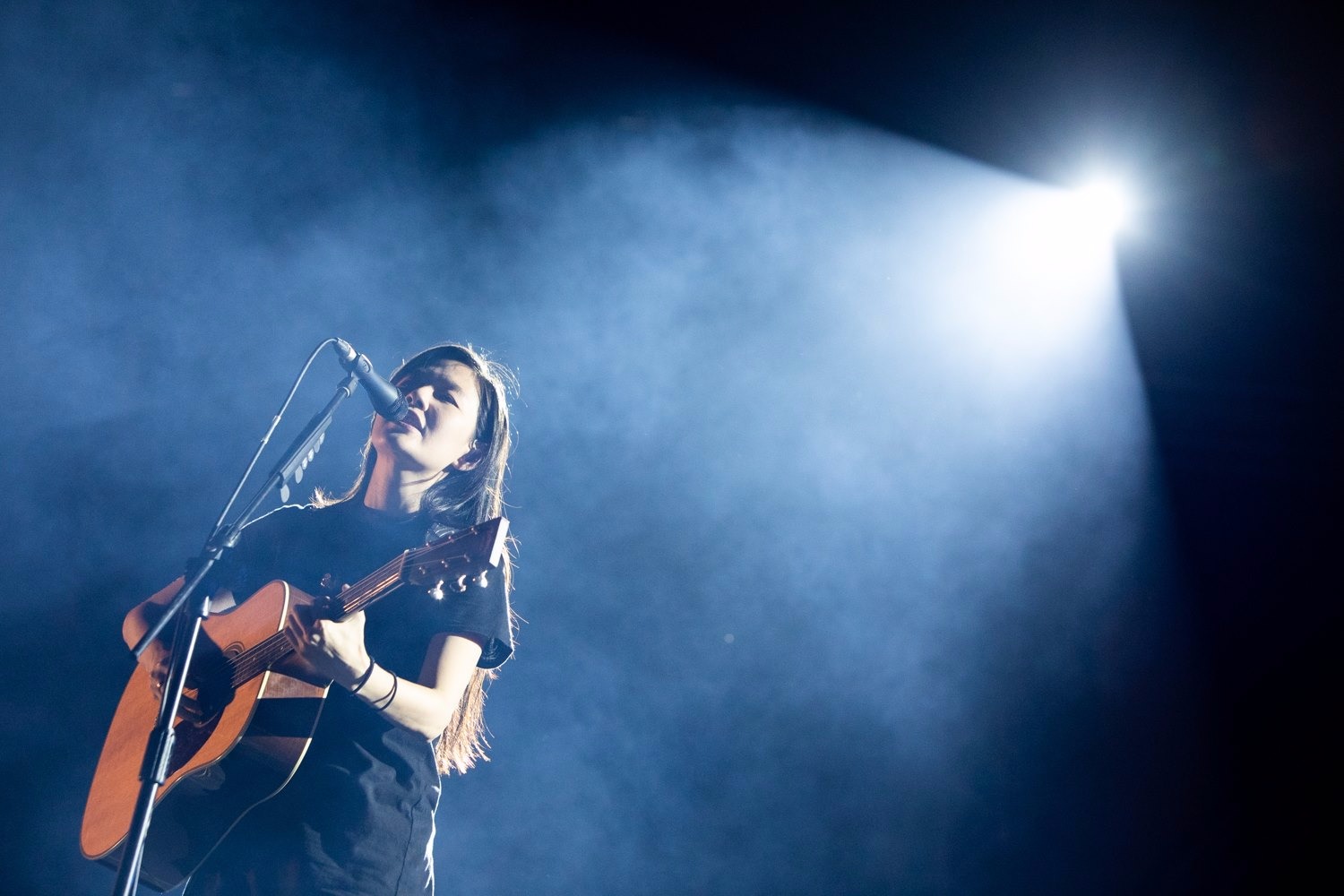 安溥唱現場的魅力驚人，演唱會原聲帶預售破萬。（牡蠣音樂提供）