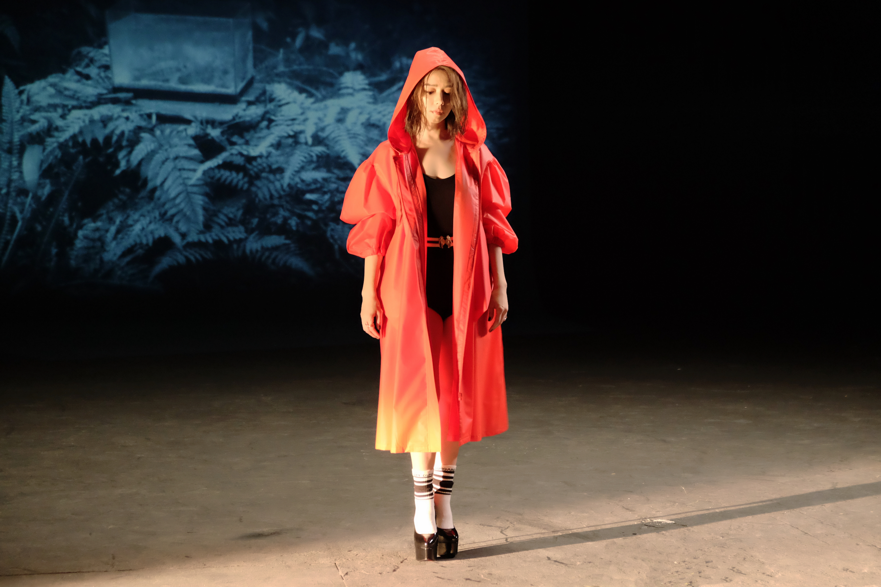 徐若瑄推新單曲〈不值得〉，花了17個小時拍MV。（滾石唱片提供）