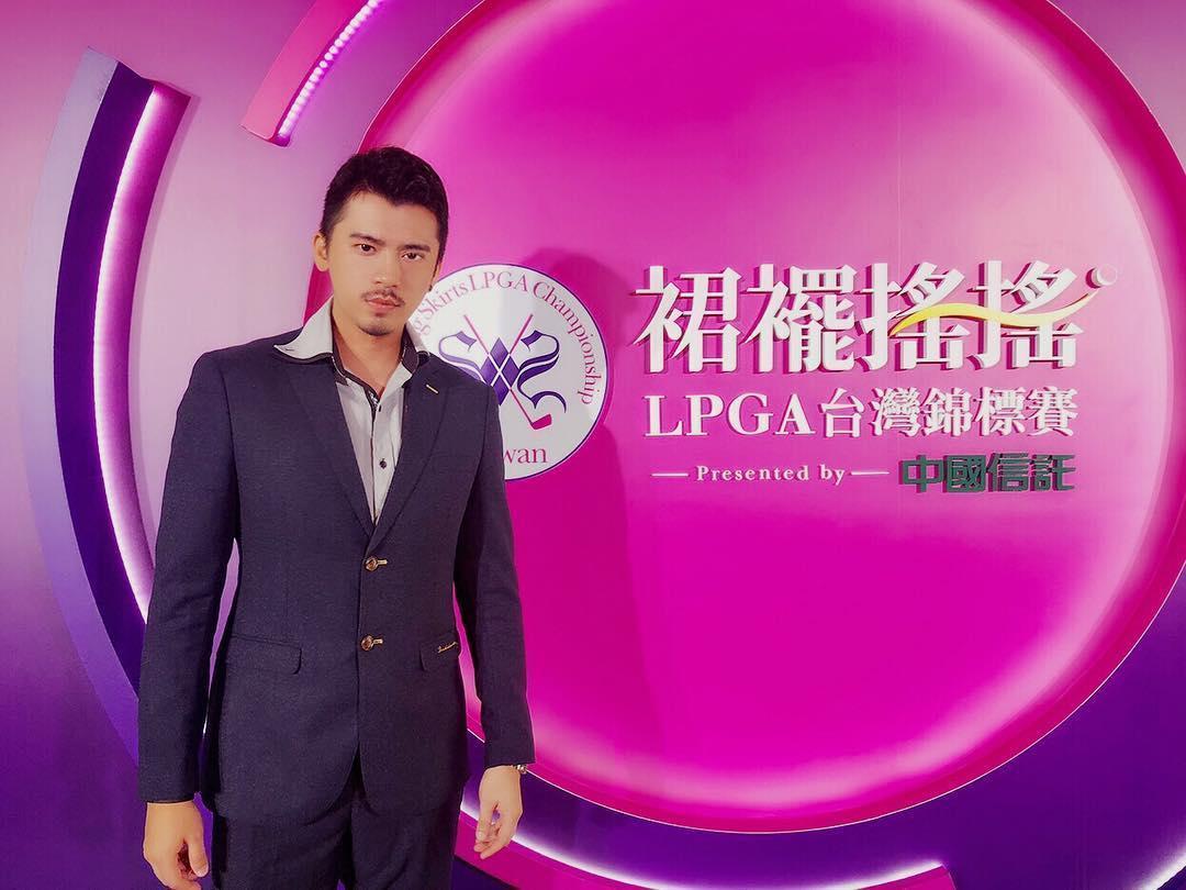 前MP魔幻力量鼓手阿翔為了替病重的父親沖喜，低調和陳艾琳祕婚，後來卻不斷爆出偷吃，2人結婚一年便離婚。（翻攝自阿翔IG）