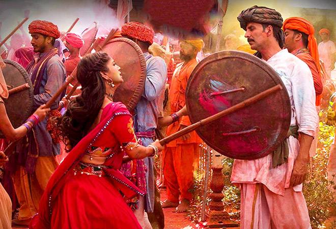 改編真人真事的《廁所愛情故事》，暴露出印度社會的許多陋習，導致男女大戰。（車庫娛樂提供）