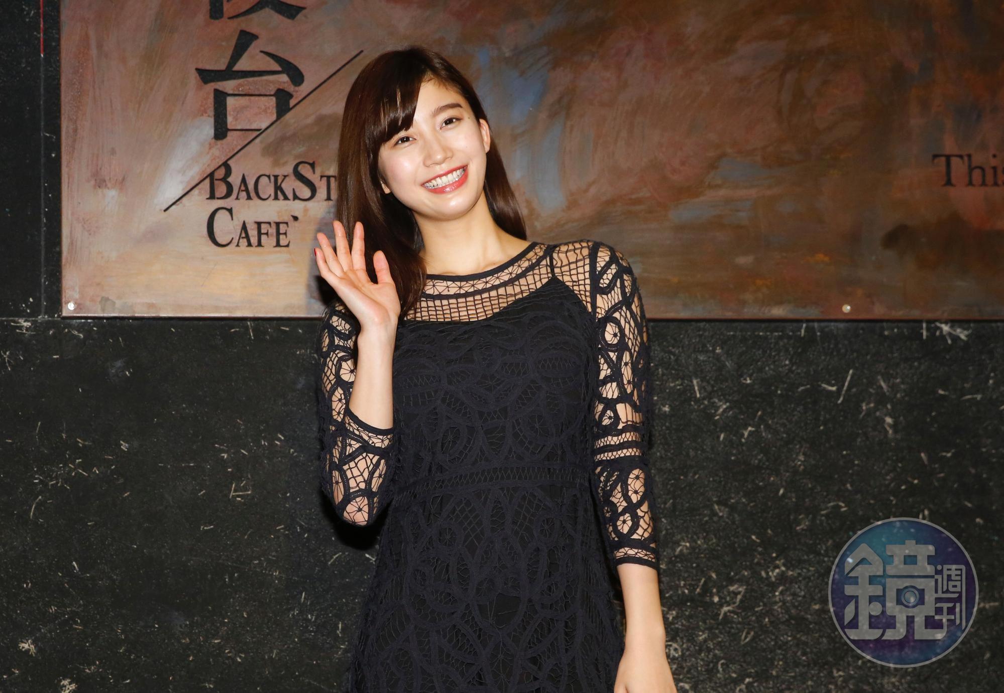 日本寫真女星小倉優香才20歲，是新生代寫真女星，受到許多粉絲喜愛。