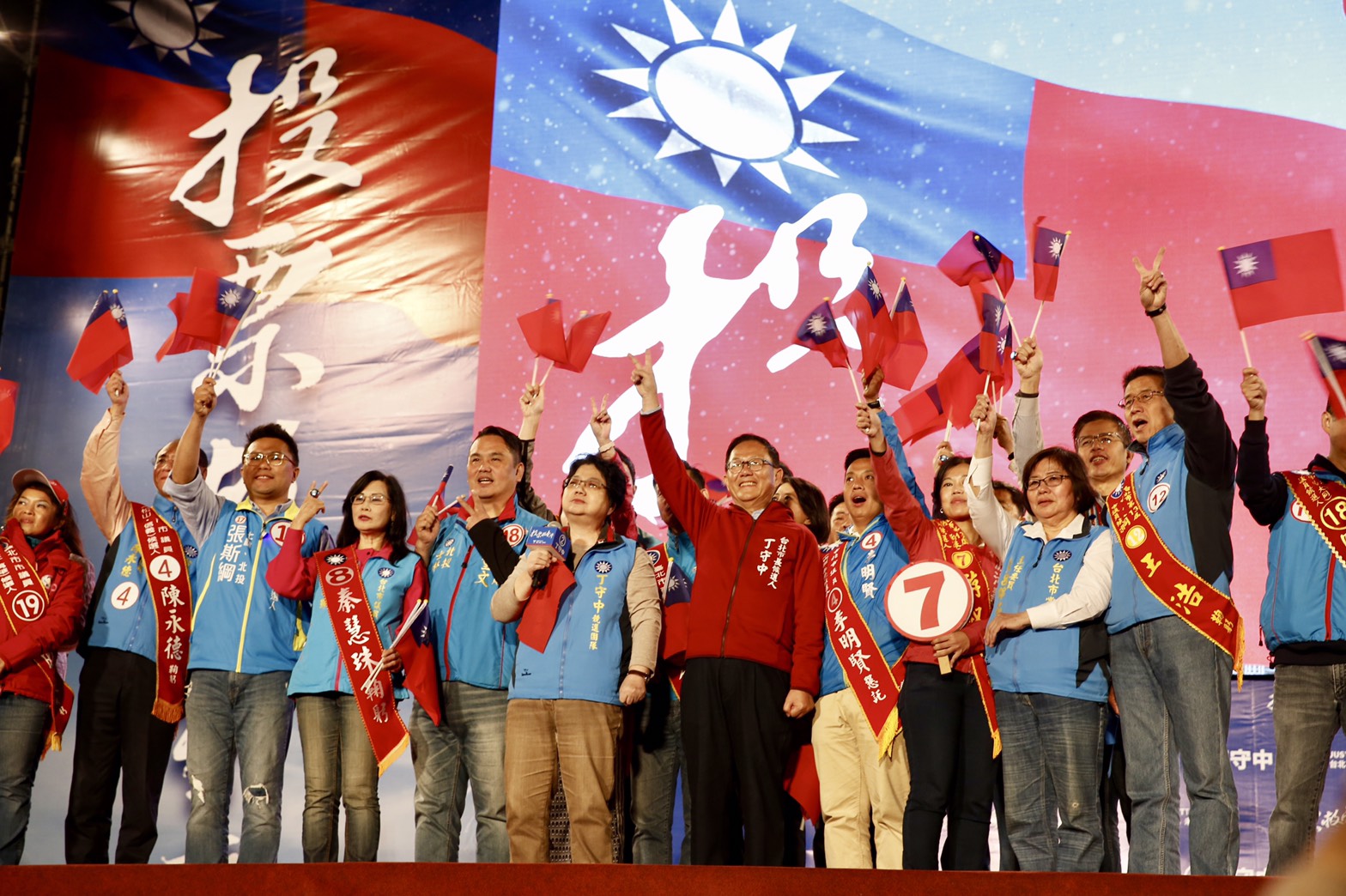 選前之夜，丁守中狂批柯文哲無能、只會作秀。