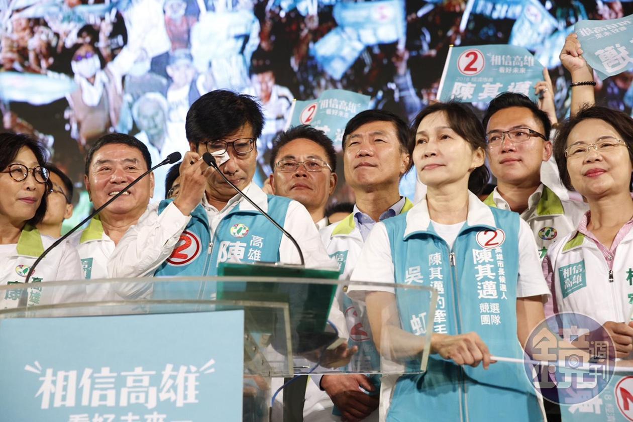 陳其邁講到激動處一度哽咽落淚，高喊：「我們要用生命來守護高雄！」