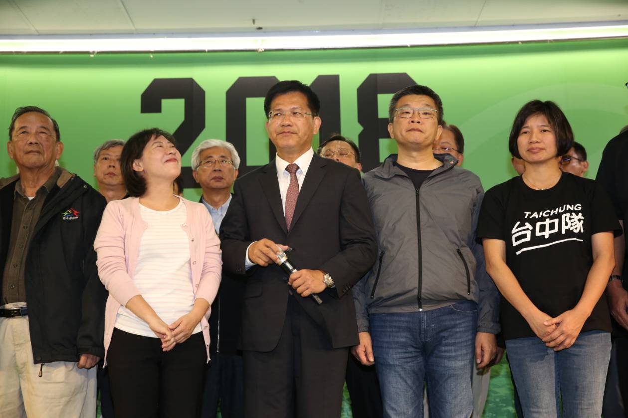 尋求連任的現任市長林佳龍，在大環境不利及空汙議題發燒下，不敵盧秀燕，也在晚間7點多宣敗選。