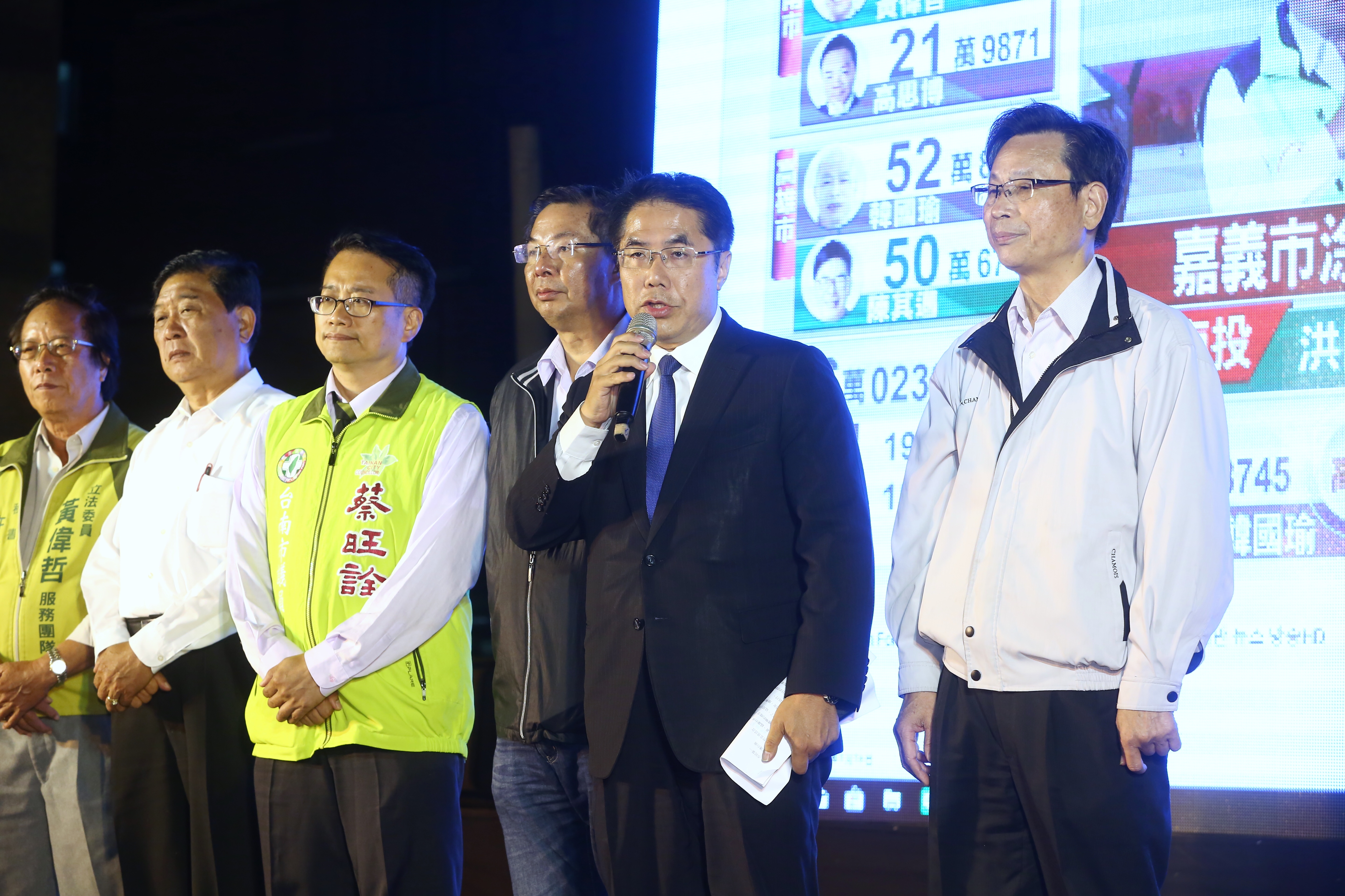 台南市長期由民進黨執政，儘管大環境不利，黃偉哲仍以過半得票率過關，贏得台南市長。