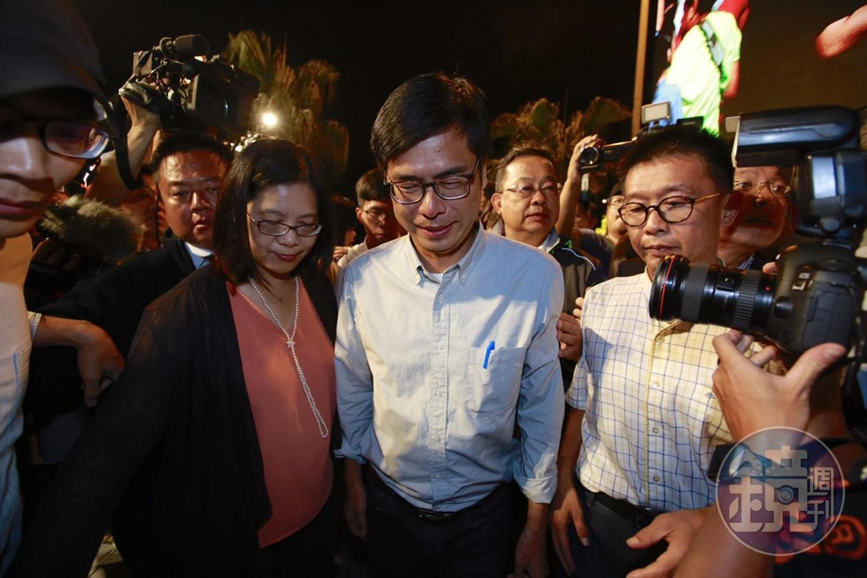 陳其邁晚間在總部宣布敗選，除了對現場選民表示抱歉、是自己努力不夠，也表示已致電韓國瑜恭賀。