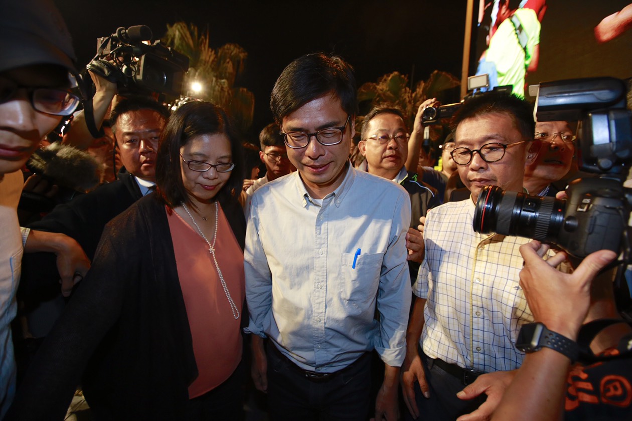 陳其邁晚間在總部宣布敗選，除了對現場選民表示抱歉、是自己努力不夠，也表示已致電韓國瑜恭賀。