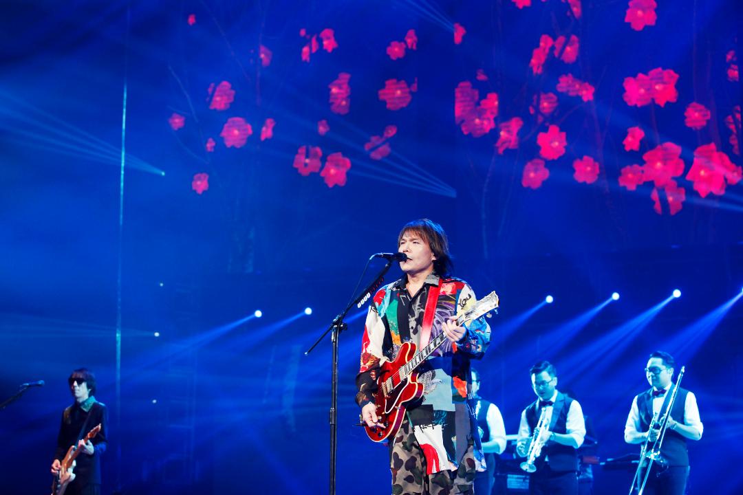 伍佰寫得不少作品都激昂朗朗上口,被選為競選歌曲製造氣氛。(環球提供)