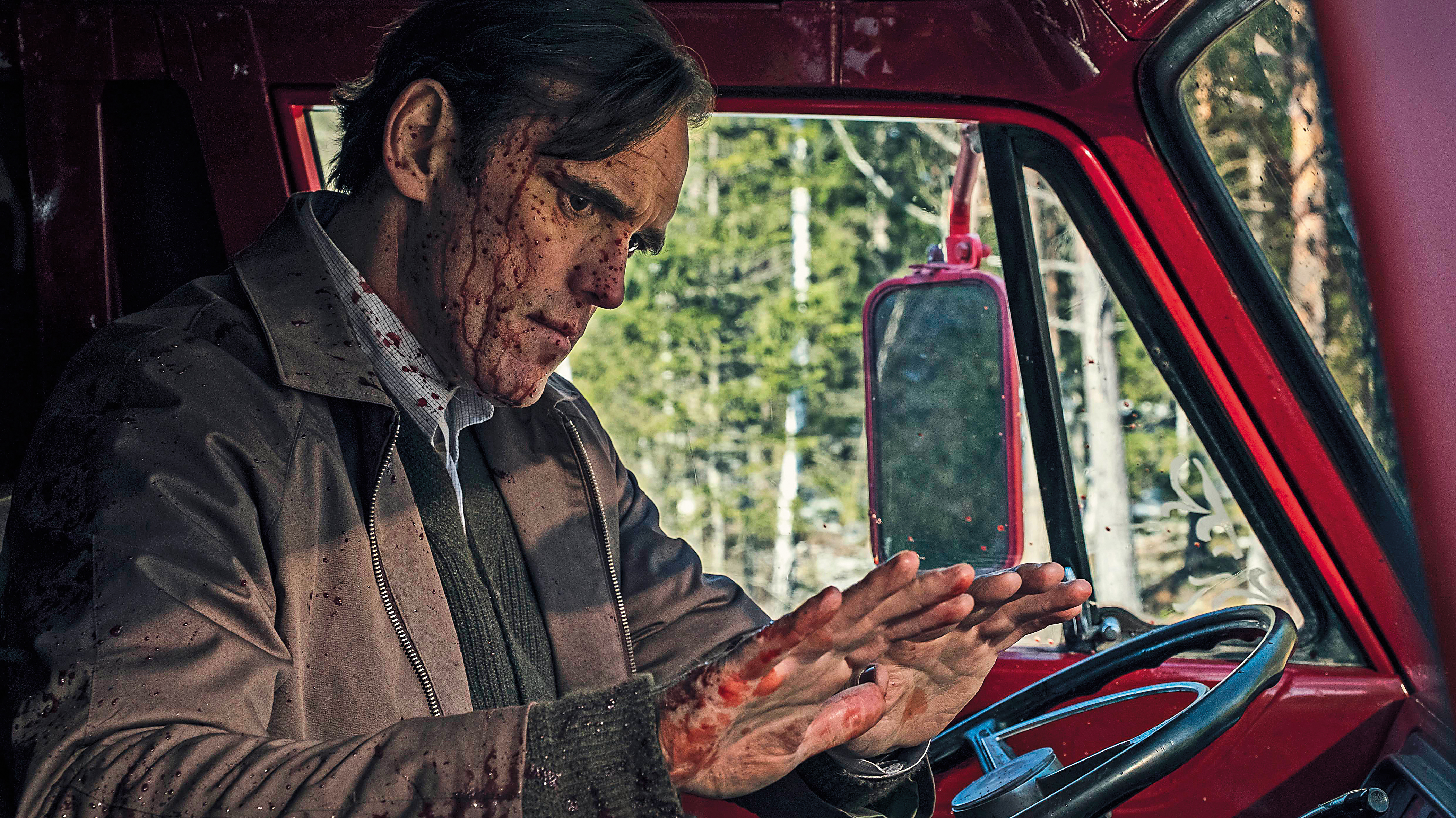 電影描述連環殺人魔作案歷程，殺人手法雖血腥但並不恐怖，主角把創作的清明與瘋魔，融入對肉體的殘虐才真正恐怖。（車庫娛樂提供）