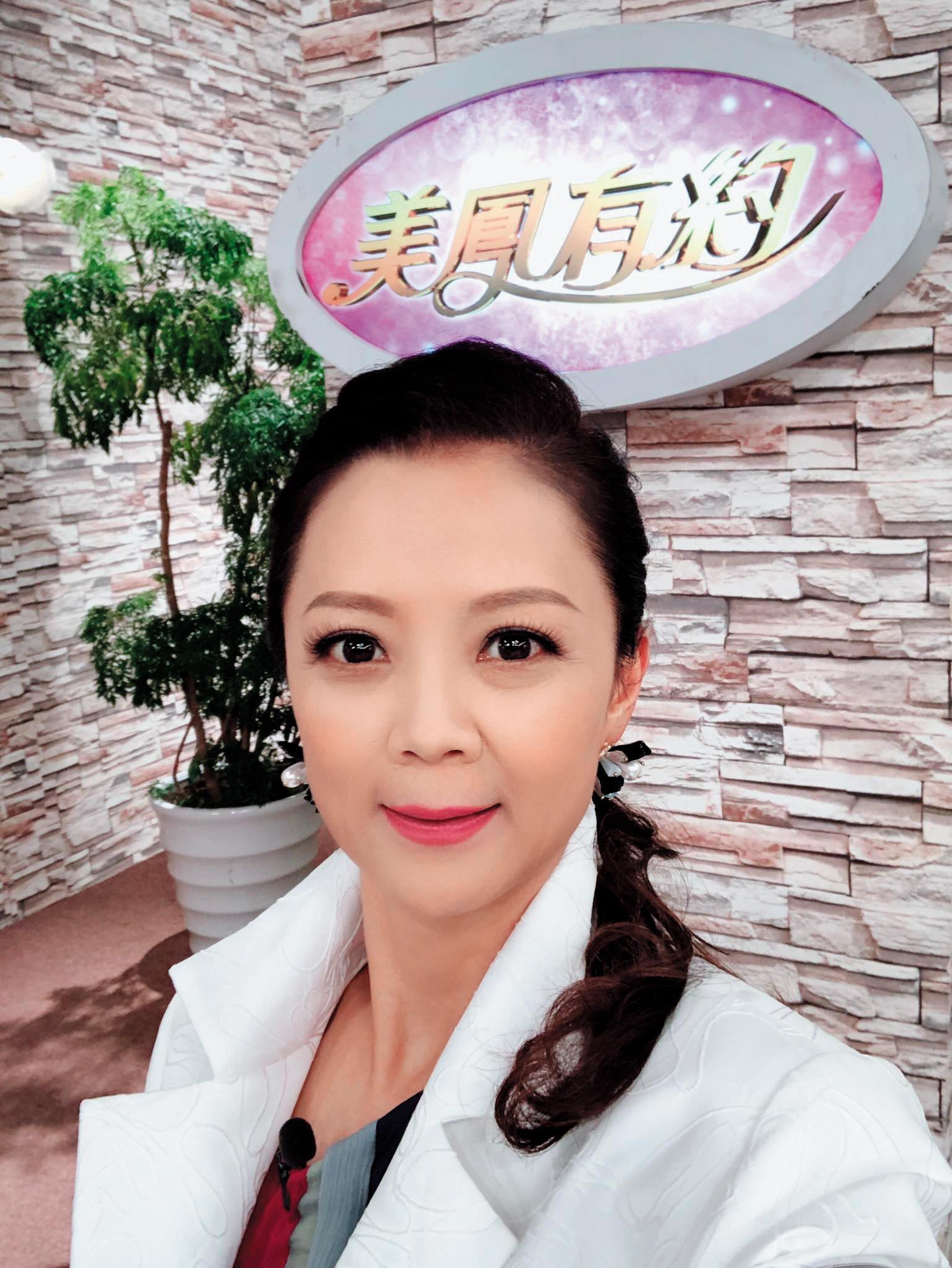 演員高欣欣違規被開了罰單後，她不滿地將罰單貼在臉書討拍，嗆政府缺錢，結果被網友圍譙。（翻攝高欣欣臉書）