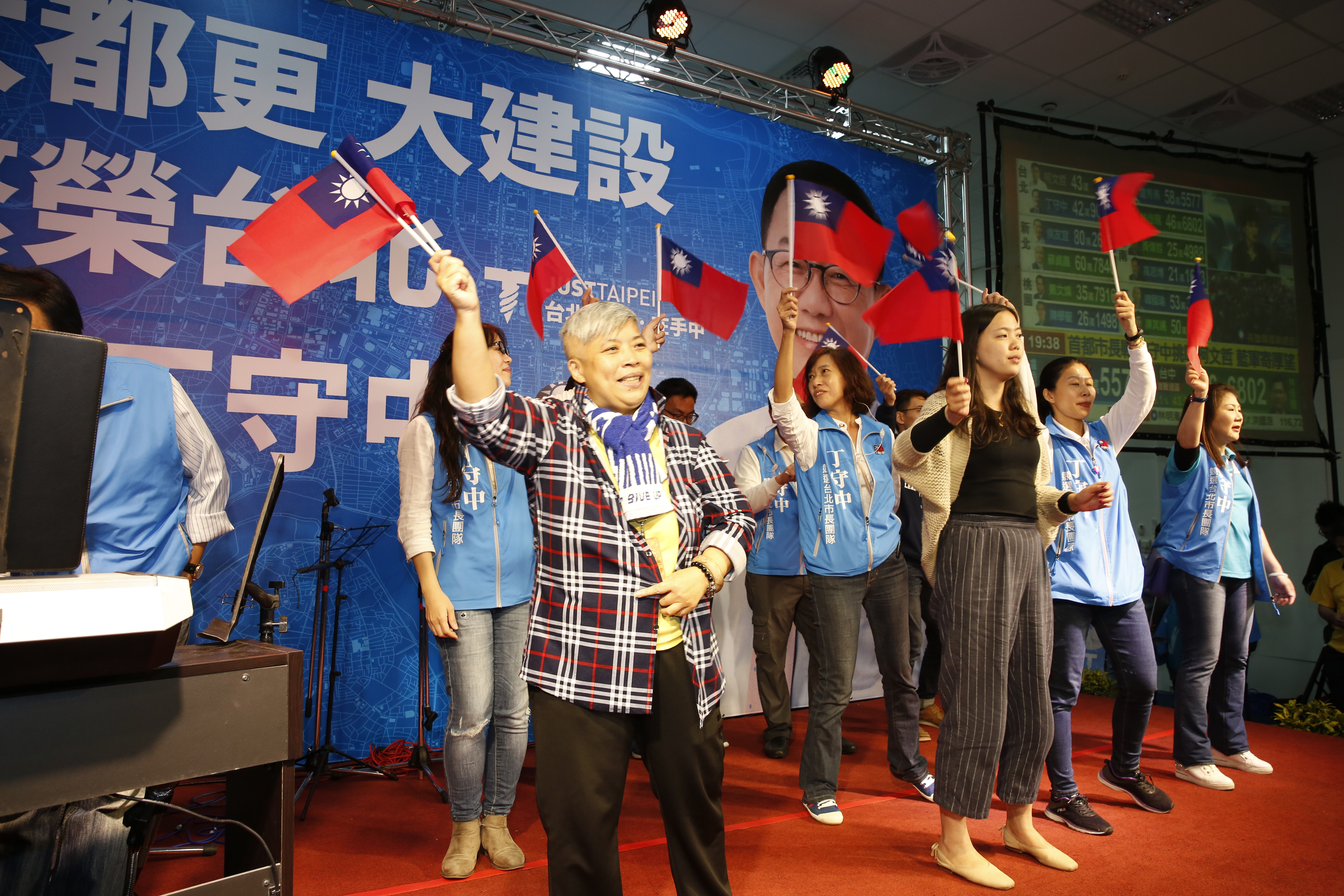 丁守中此次打著中華民國旗幟，成功號召藍營歸隊。