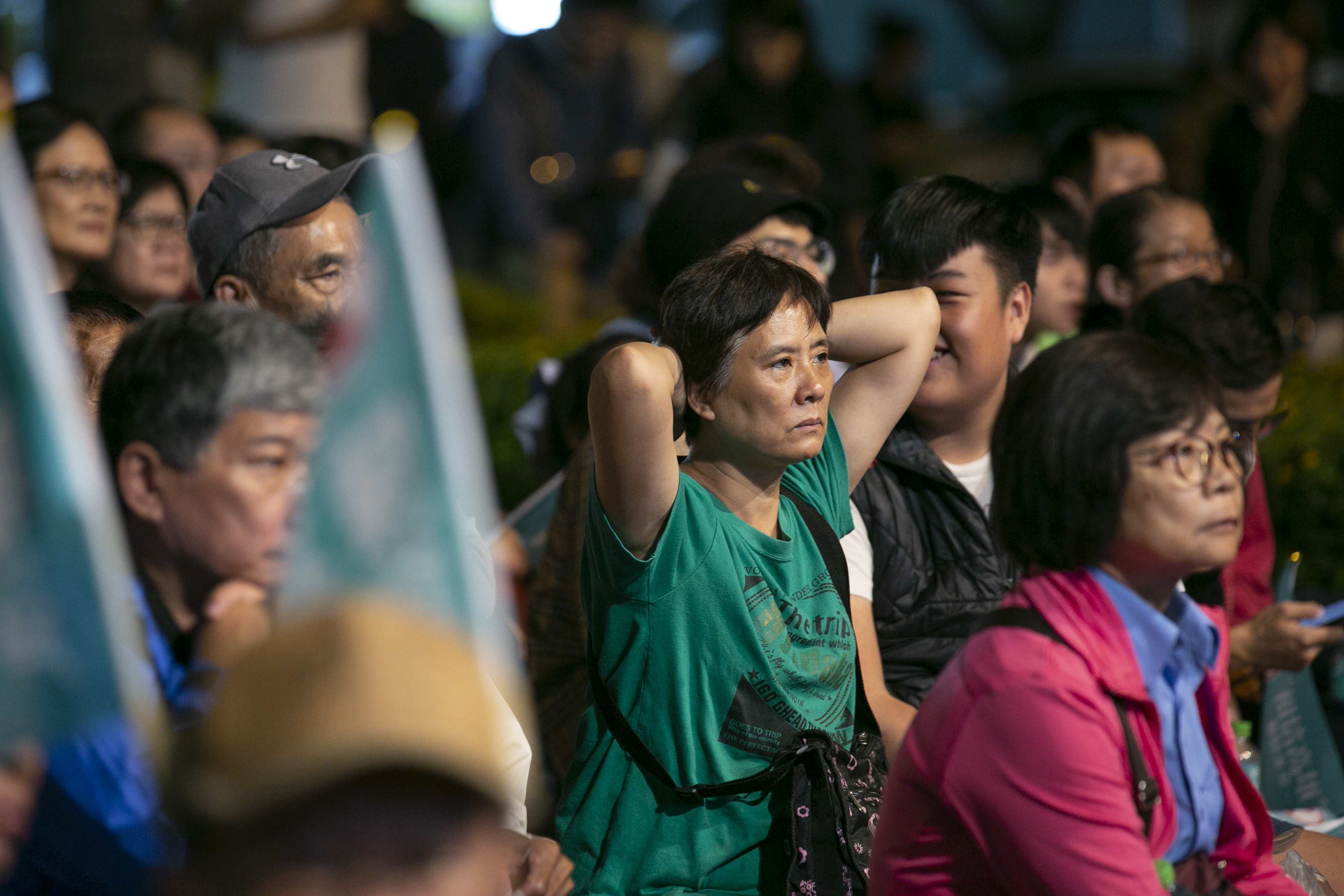 民進黨慘敗，支持者神色凝重。