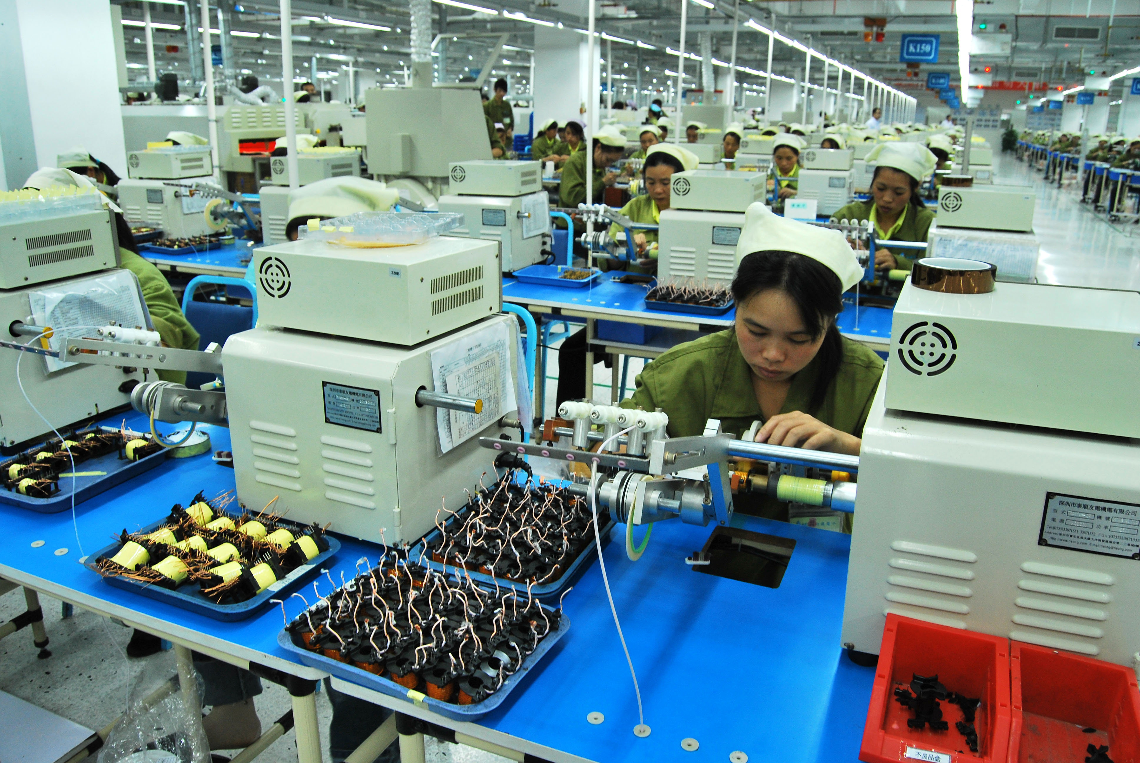 台商早年因低人工、低成本西進設廠，如今卻為避中美貿易戰火返台。（東方IC）