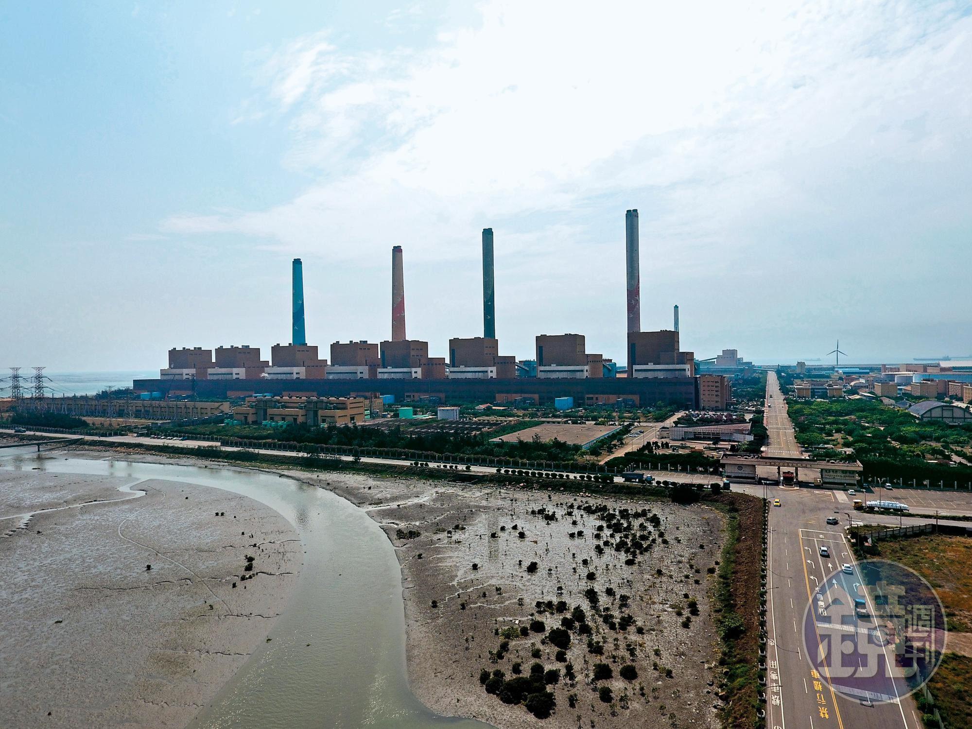台中火力發電廠的10部燃煤機組,被藍營指為中部空汙元凶。