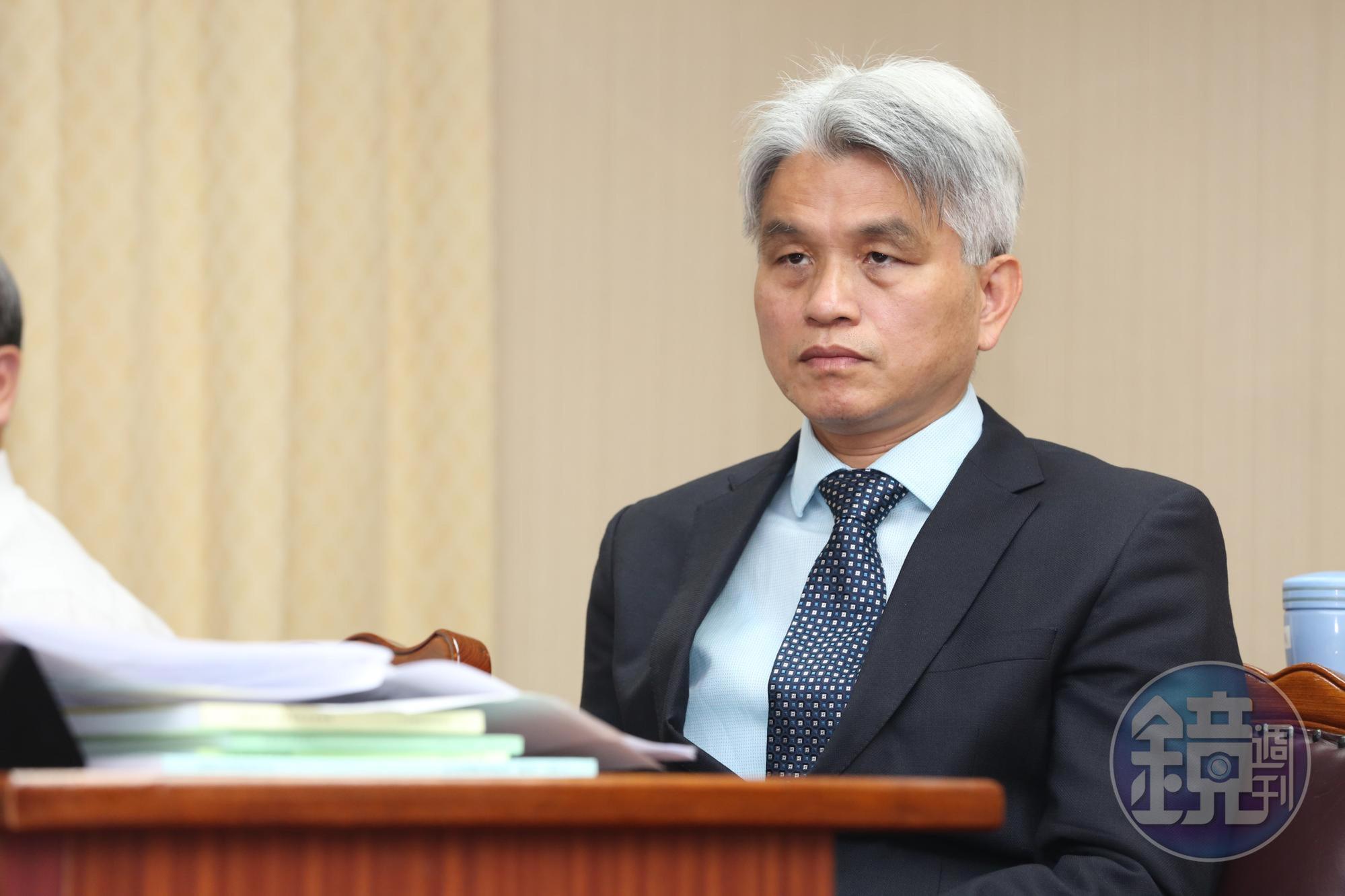 這次大選投開票作業到隔日凌晨3點多才完成,中選會主委陳英鈐成為頭號戰犯,請辭負責。