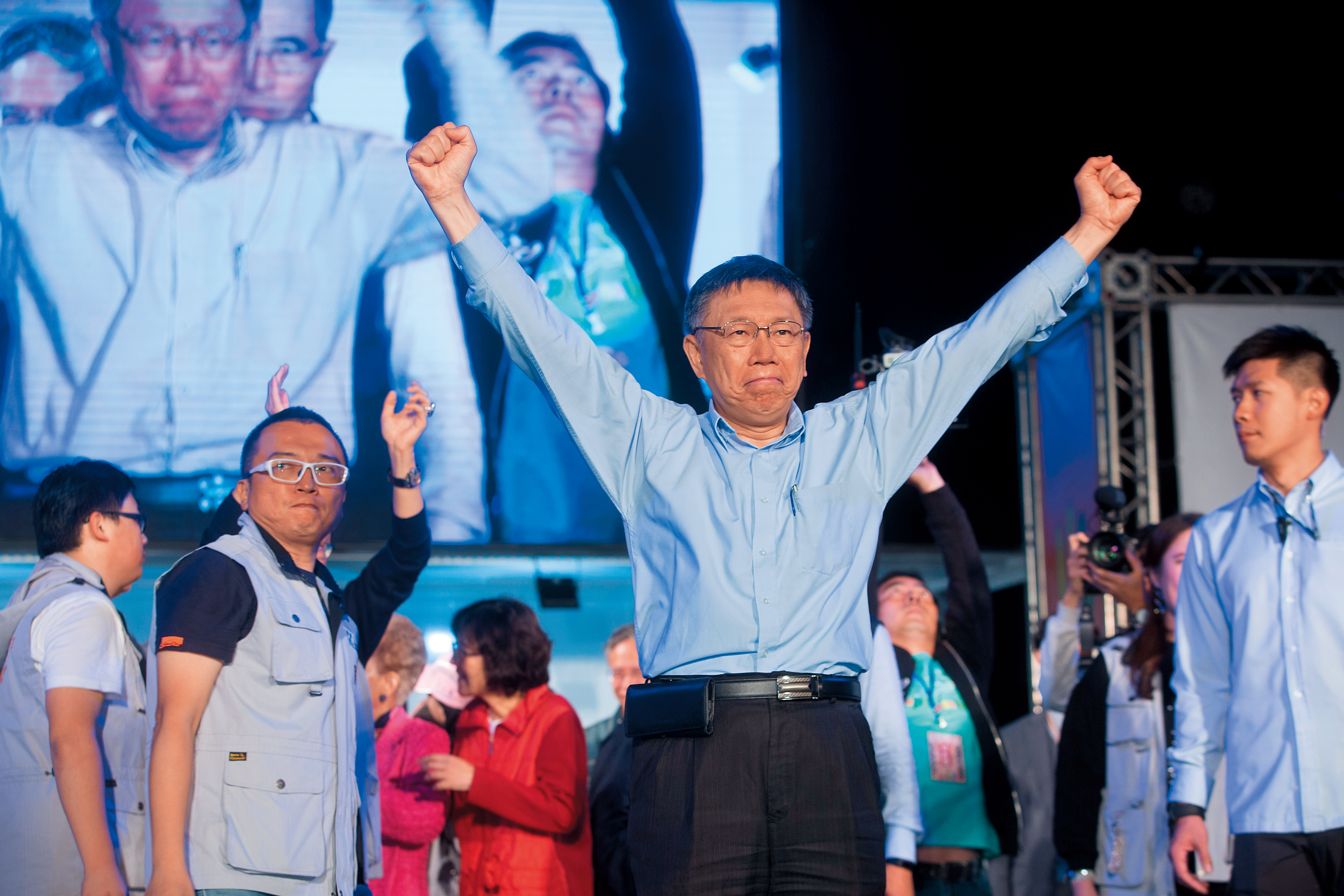 11月24日台北市長選舉，遲至25日凌晨2點半才確定開票結果，柯文哲以580,820票險勝丁守中3,254票。