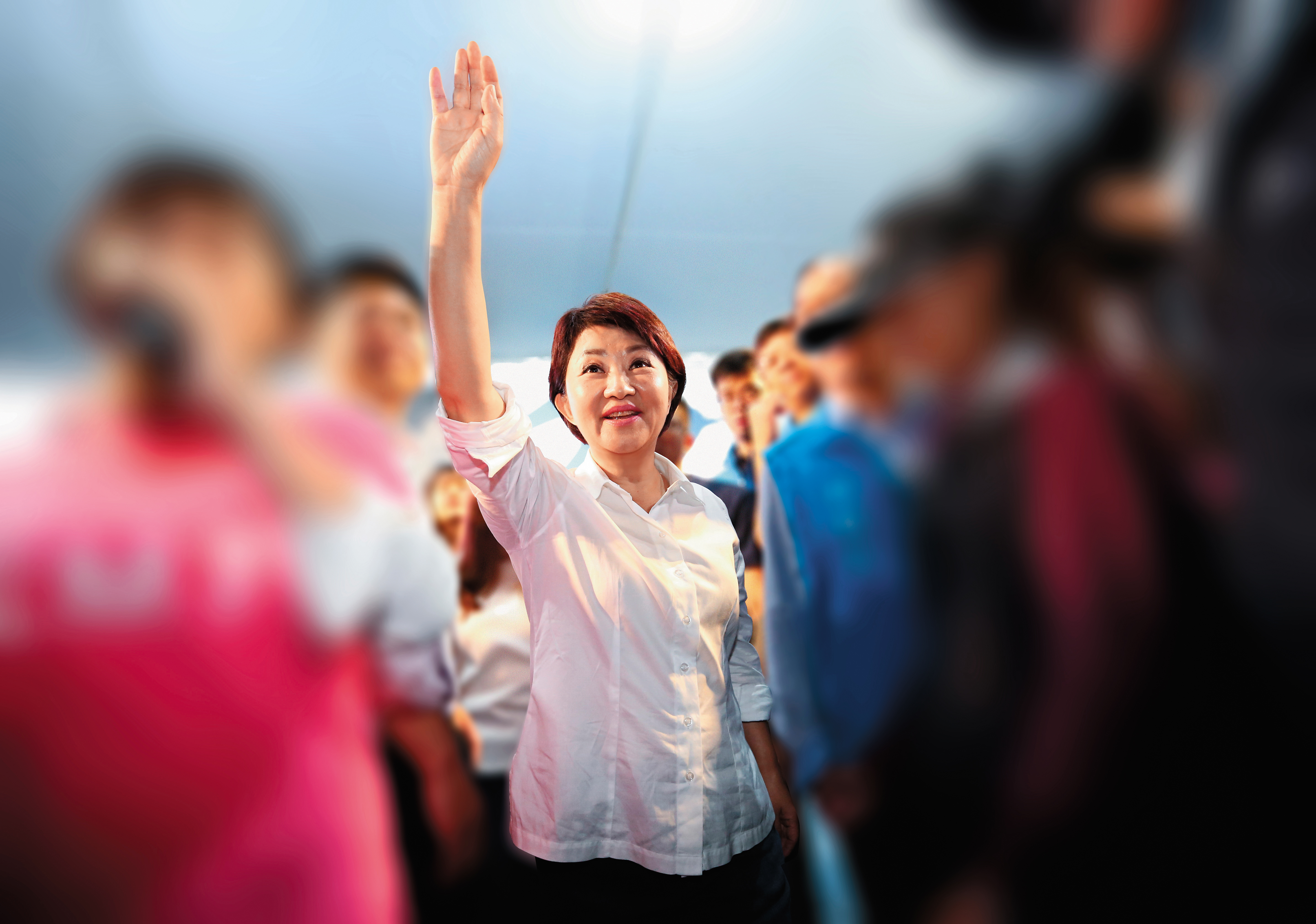 盧秀燕總是穿著白襯衫，端莊素雅，笑容可掬，她給人穩定可靠的感覺，彷彿沒有事能讓她驚惶失措。