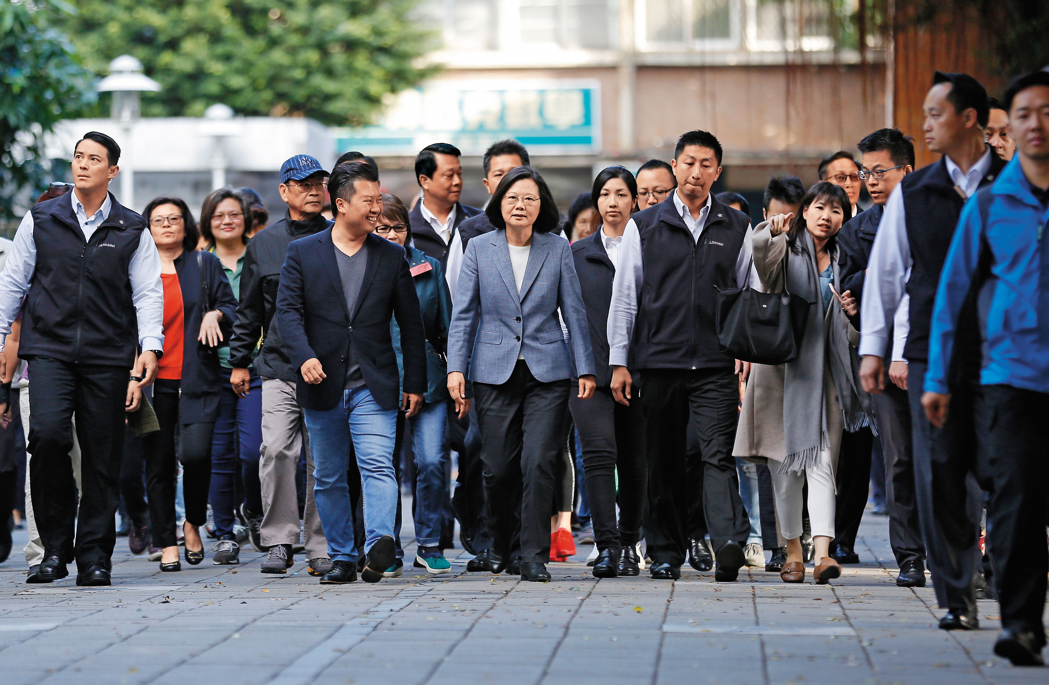 民進黨在九合一選舉慘敗，不論得票率或縣市長席次均大幅滑落，總統蔡英文已請辭黨主席。