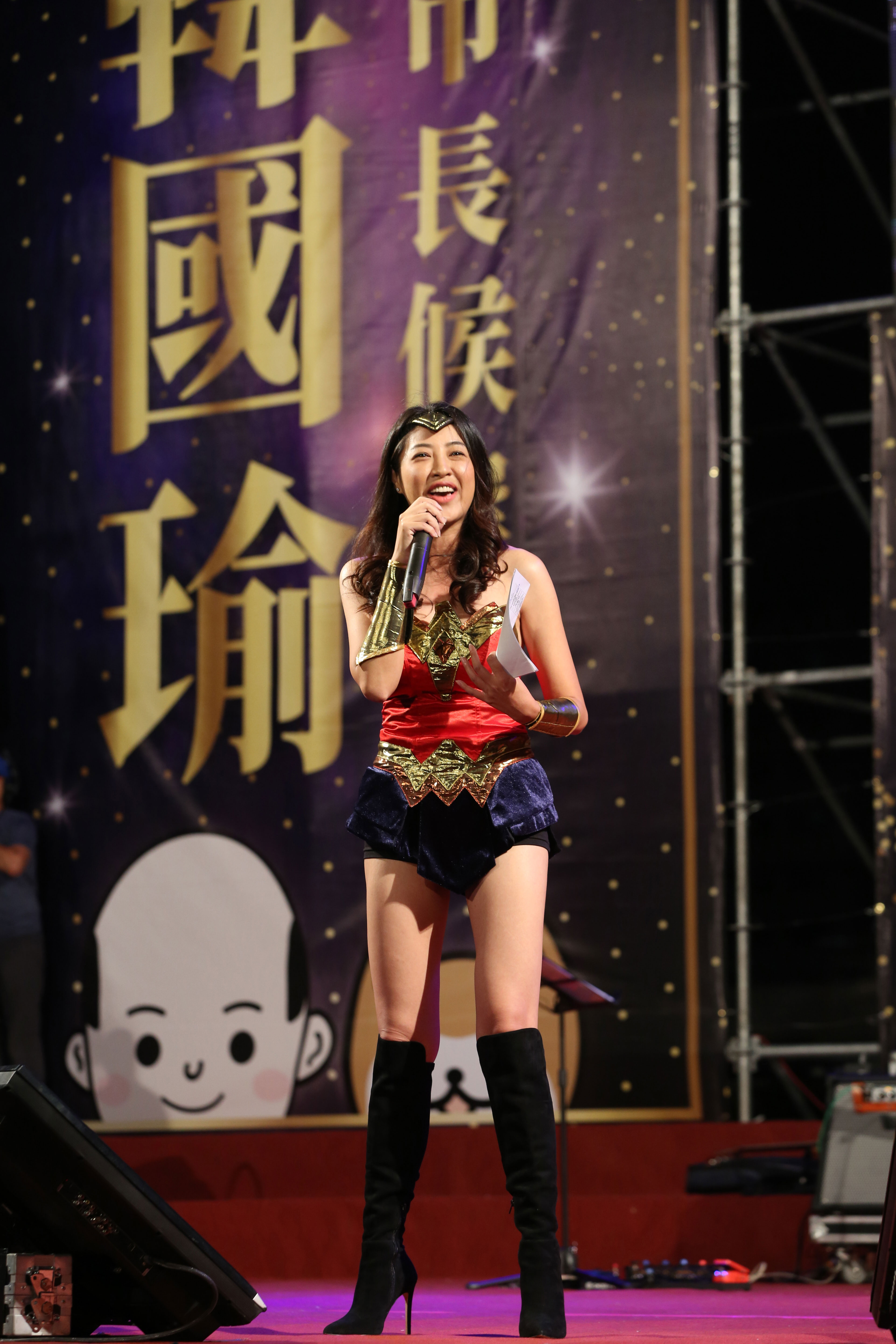韓國瑜打選戰，有立委許淑華美女牌助陣。